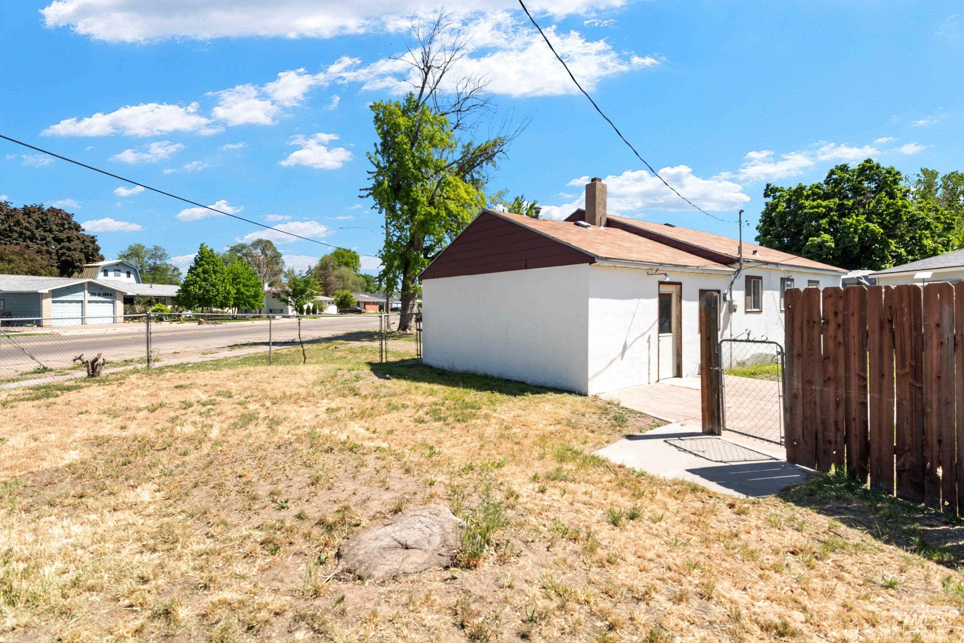128 Mountain View Dr., Mountain Home, Idaho 83647, 3 Bedrooms, 1 Bathroom, Residential For Sale, Price $239,900,MLS 98985356