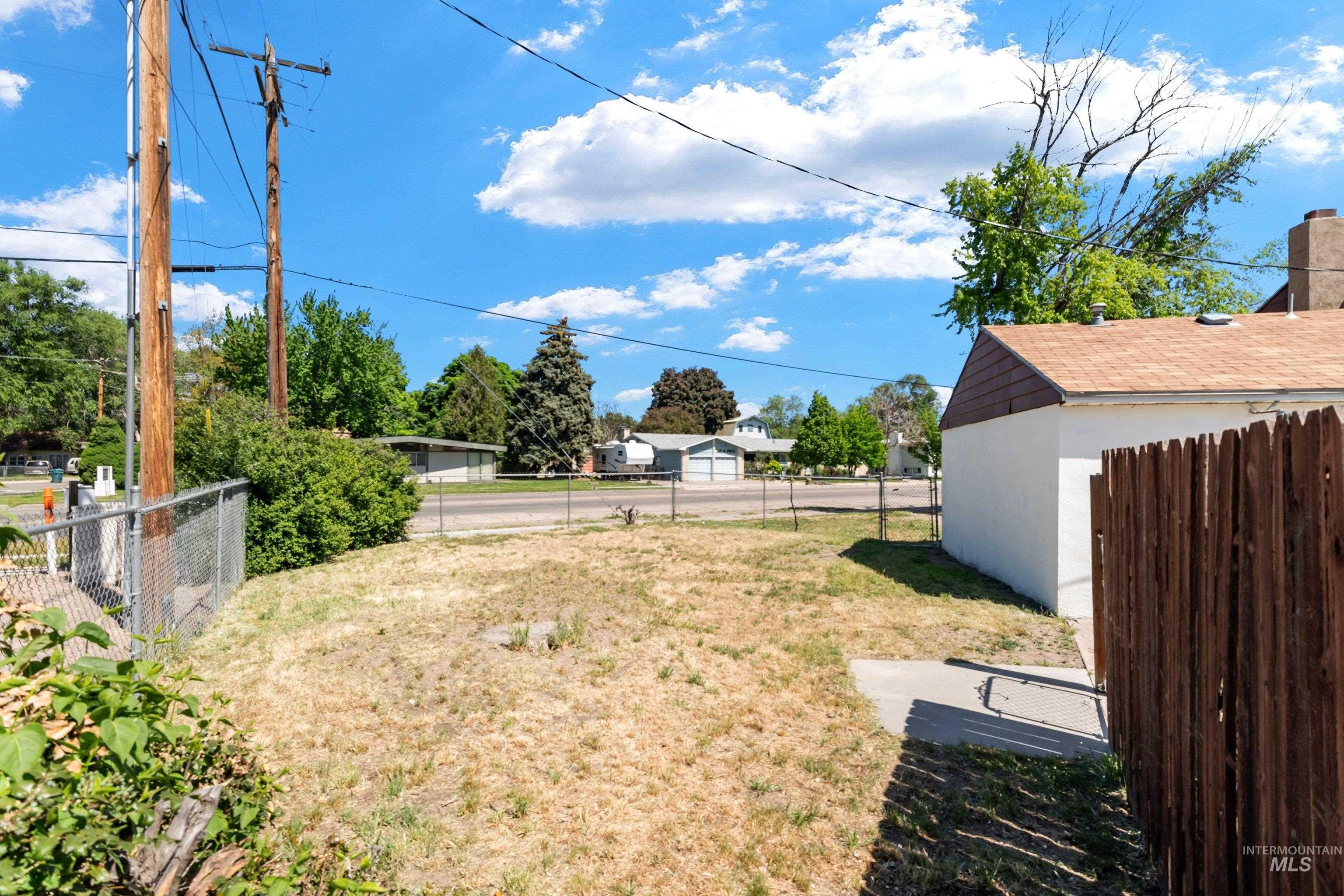128 Mountain View Dr., Mountain Home, Idaho 83647, 3 Bedrooms, 1 Bathroom, Residential For Sale, Price $239,900,MLS 98985356