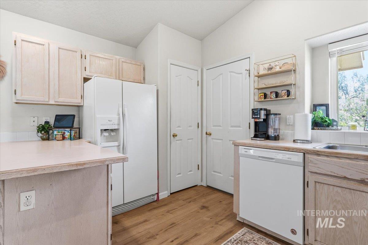 2560 N Richter Ave, Meridian, Idaho 83646, 3 Bedrooms, 2 Bathrooms, Residential For Sale, Price $415,000,MLS 98985357