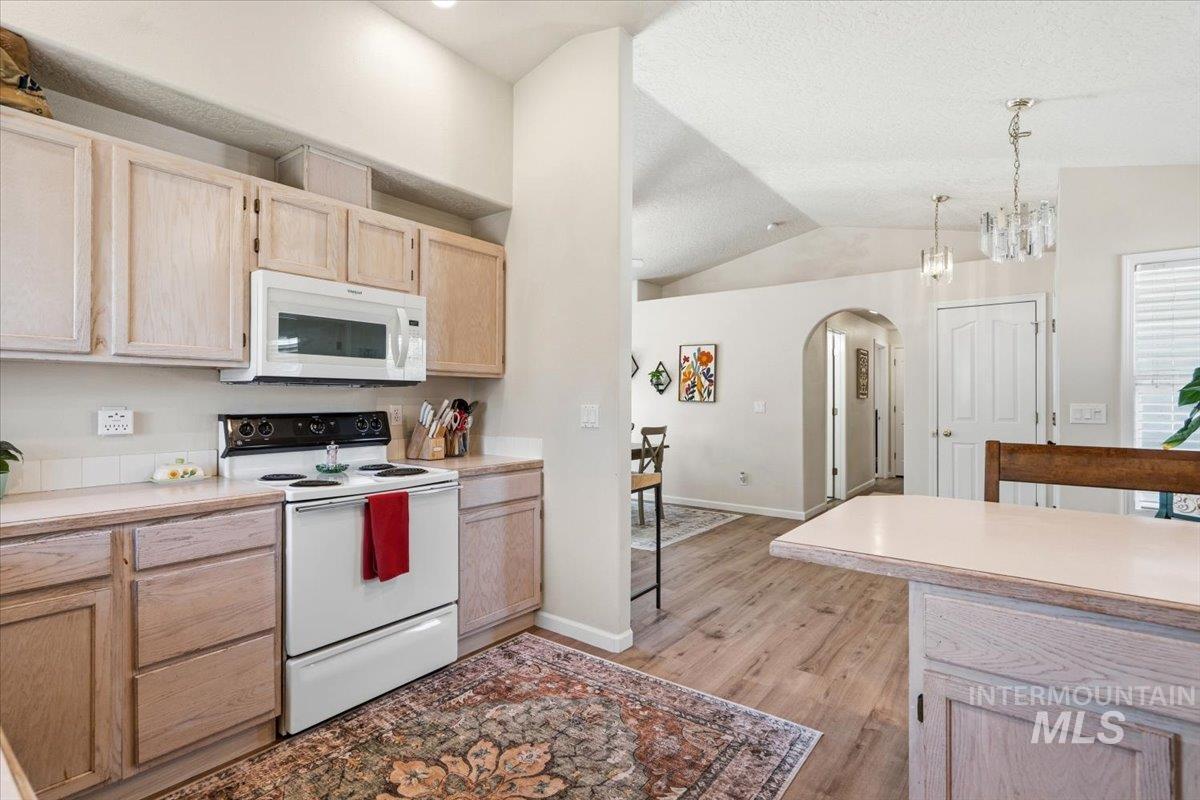 2560 N Richter Ave, Meridian, Idaho 83646, 3 Bedrooms, 2 Bathrooms, Residential For Sale, Price $415,000,MLS 98985357