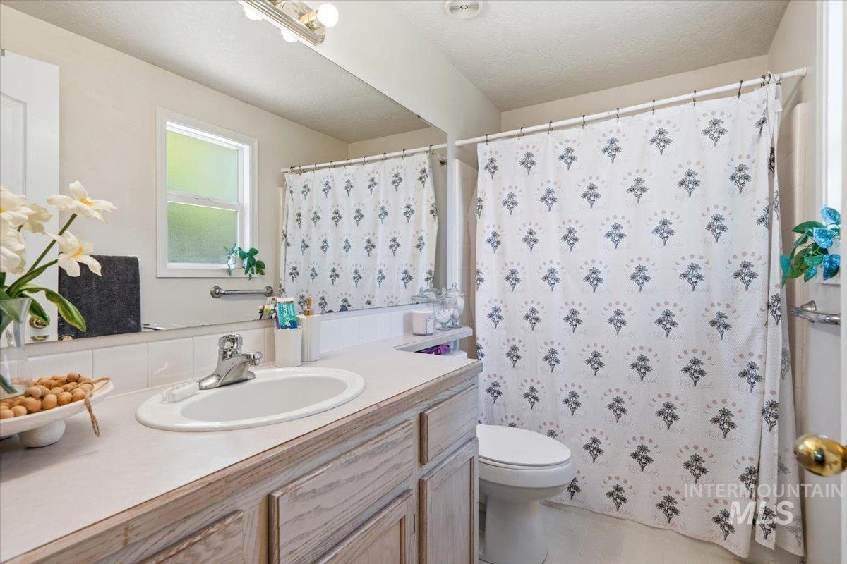 2560 N Richter Ave, Meridian, Idaho 83646, 3 Bedrooms, 2 Bathrooms, Residential For Sale, Price $415,000,MLS 98985357