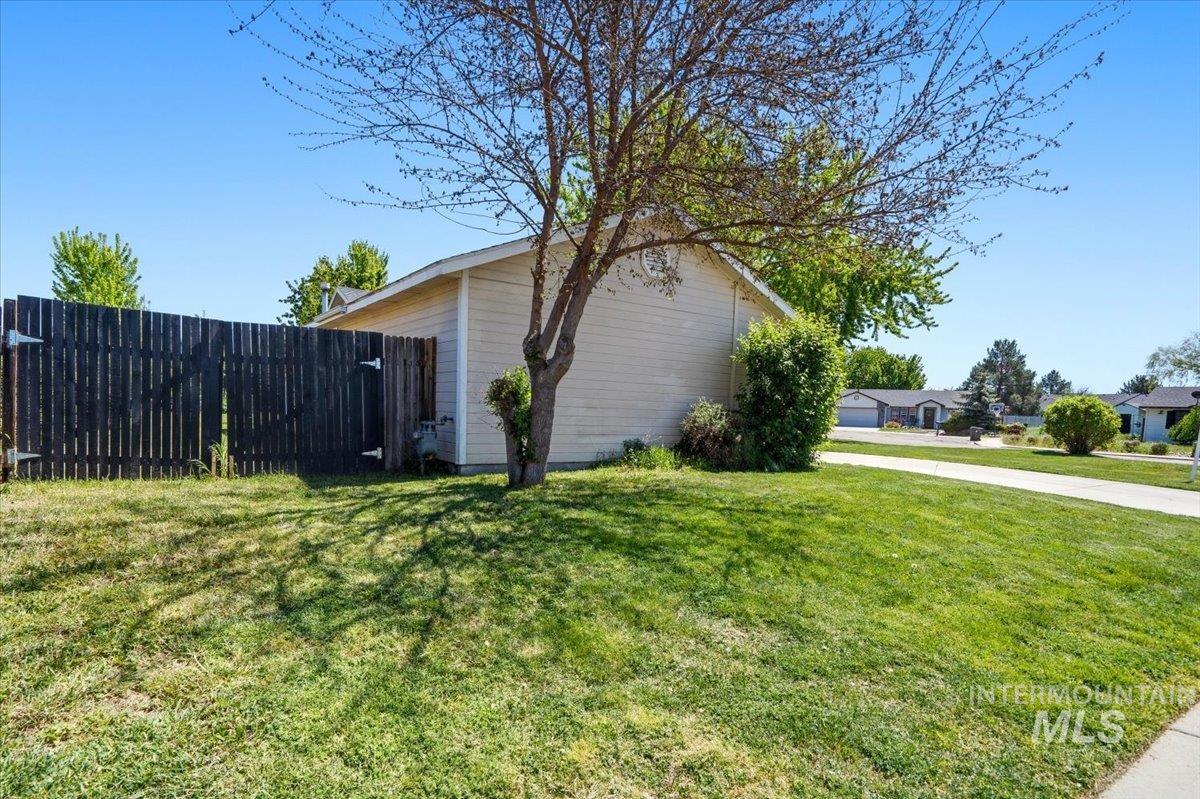 2560 N Richter Ave, Meridian, Idaho 83646, 3 Bedrooms, 2 Bathrooms, Residential For Sale, Price $415,000,MLS 98985357