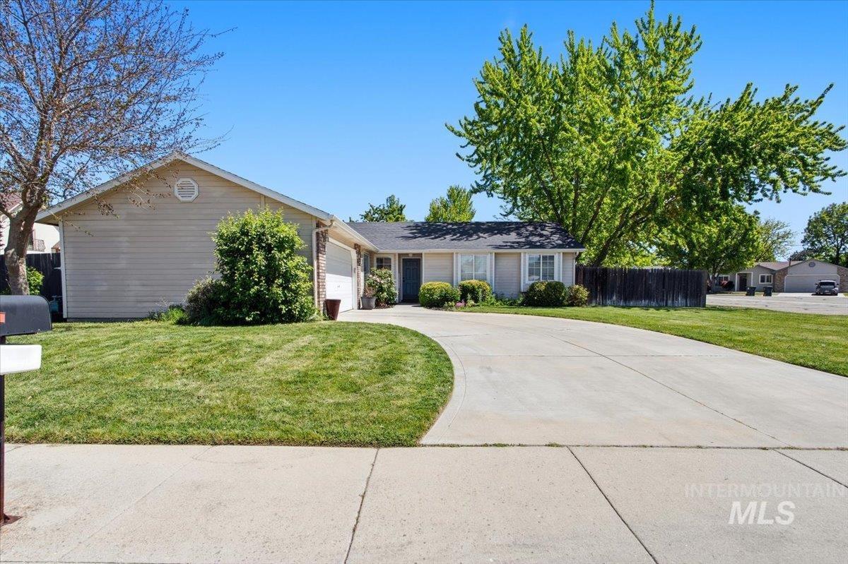 2560 N Richter Ave, Meridian, Idaho 83646, 3 Bedrooms, 2 Bathrooms, Residential For Sale, Price $415,000,MLS 98985357