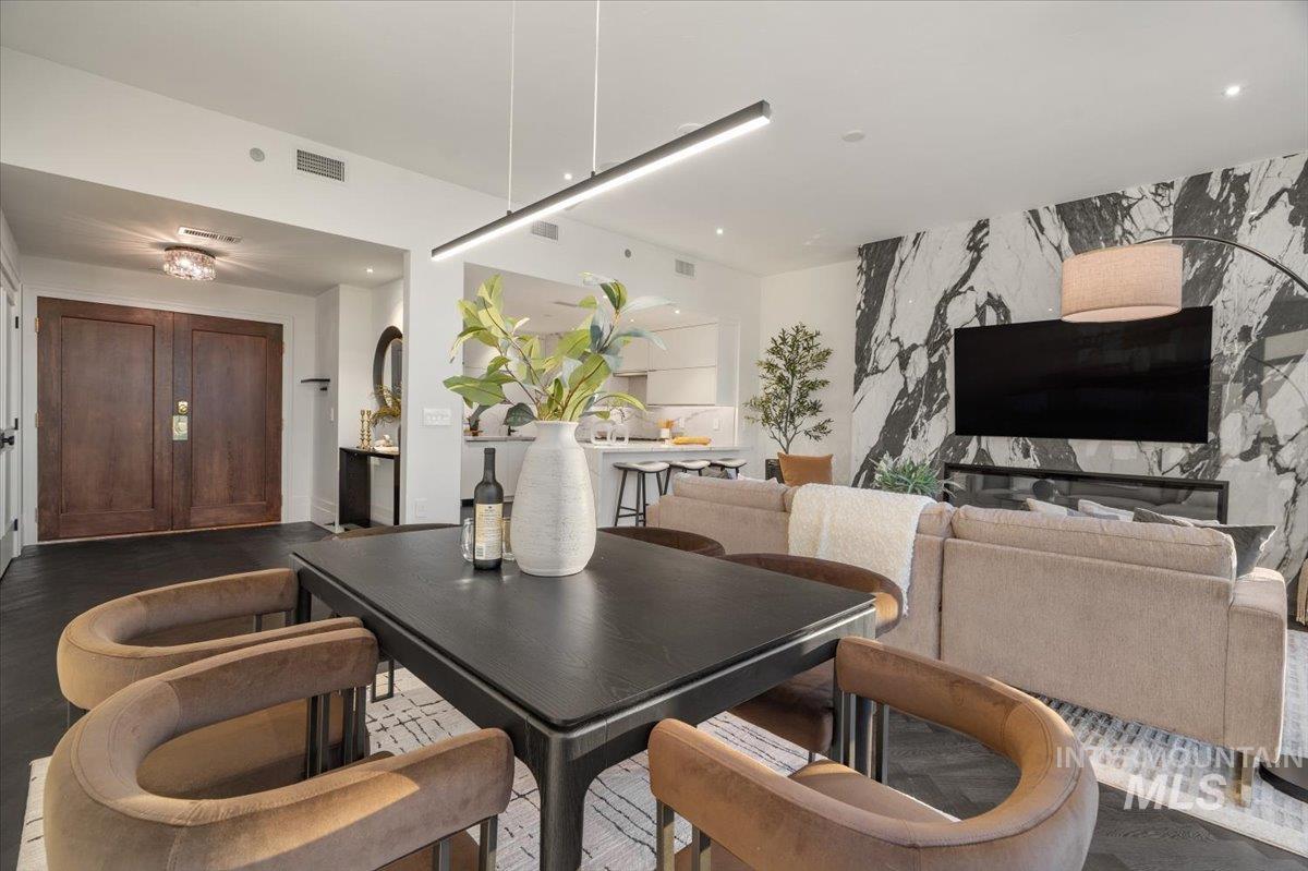 255 S Capitol Blvd, Boise, Idaho 83702, 2 Bedrooms, 2 Bathrooms, Residential For Sale, Price $1,299,000,MLS 98985360
