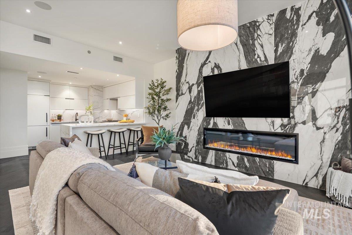 255 S Capitol Blvd, Boise, Idaho 83702, 2 Bedrooms, 2 Bathrooms, Residential For Sale, Price $1,299,000,MLS 98985360