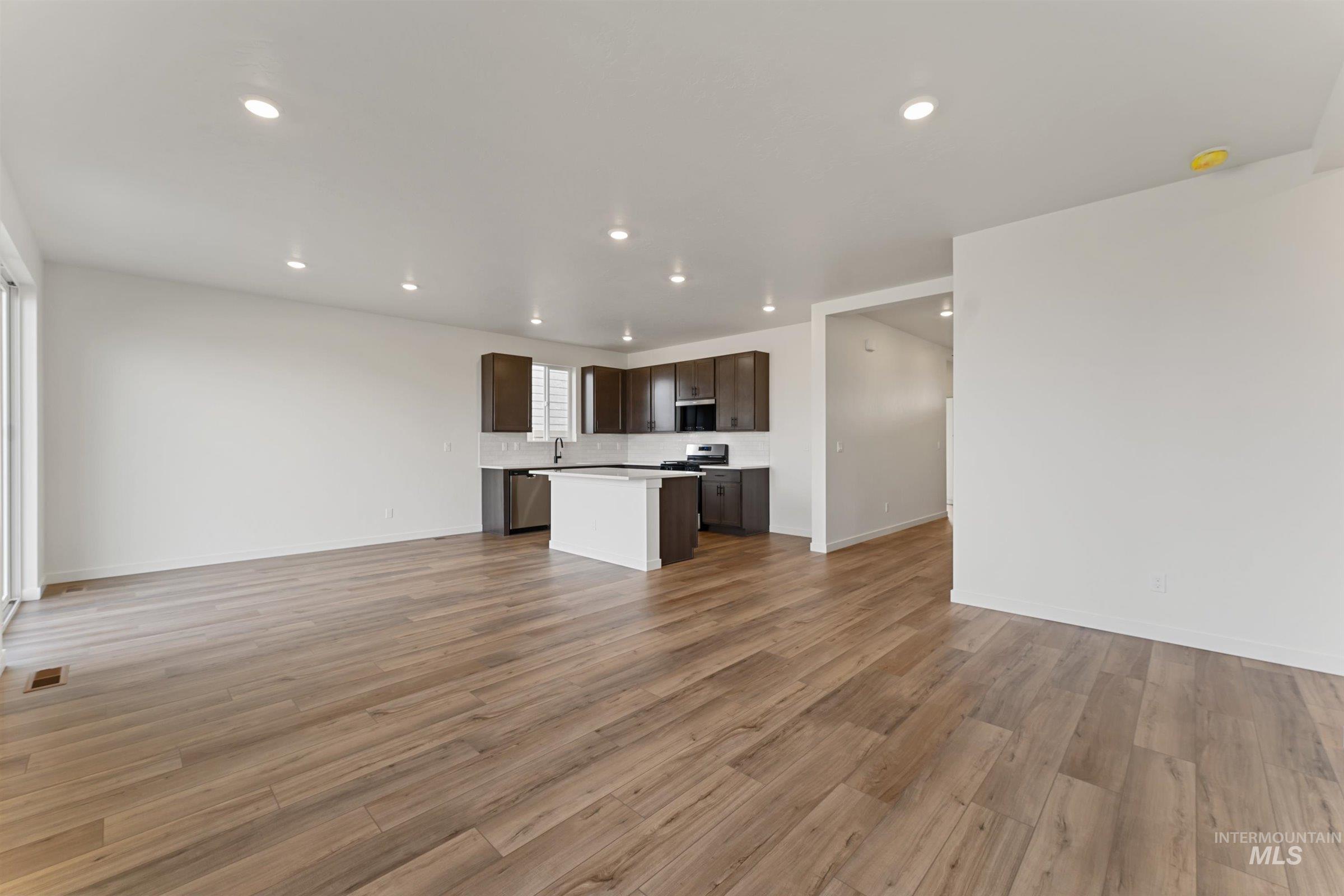 19469 N Summerville Way, Nampa, Idaho 83687, 3 Bedrooms, 2 Bathrooms, Residential For Sale, Price $399,643,MLS 98985361