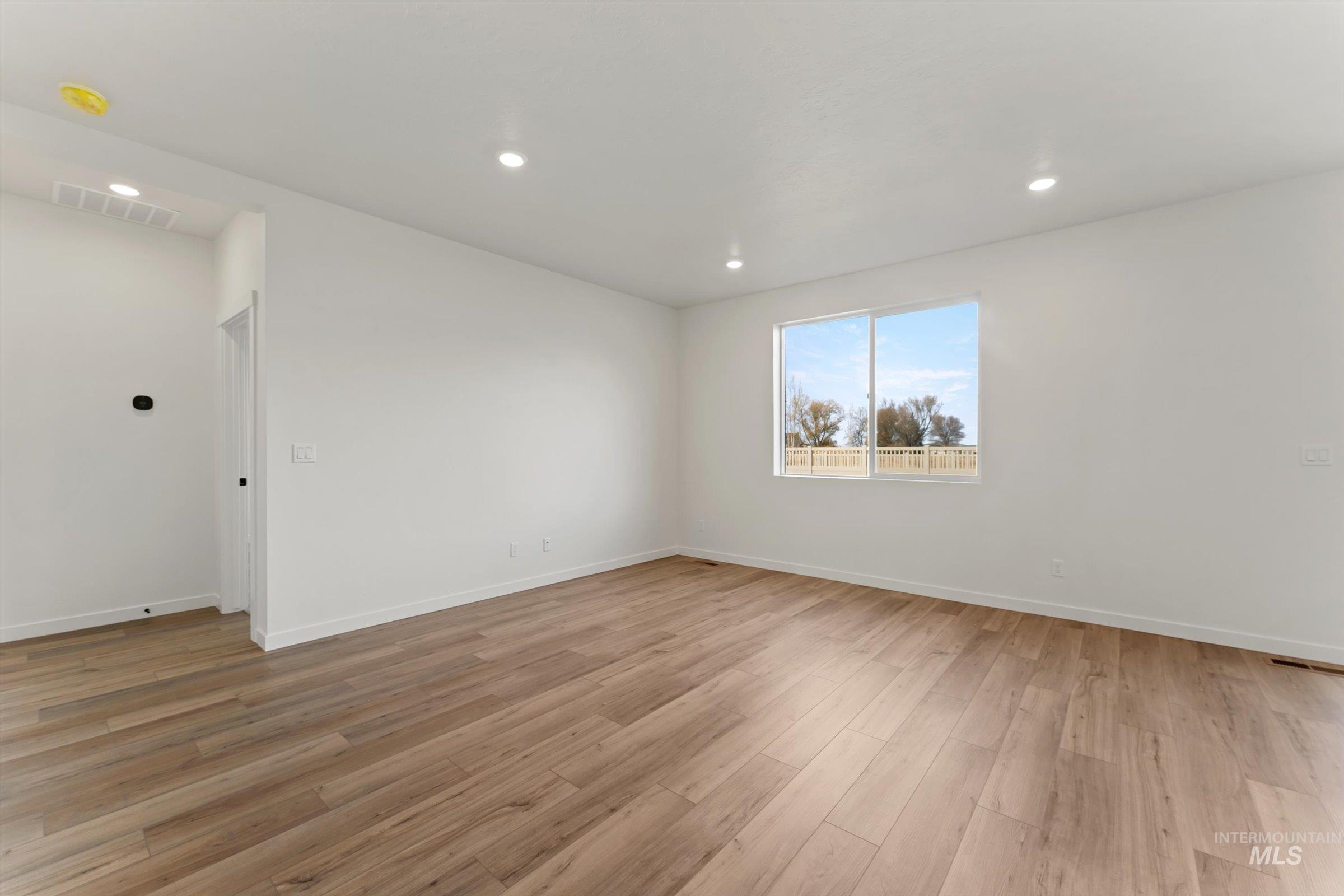 19469 N Summerville Way, Nampa, Idaho 83687, 3 Bedrooms, 2 Bathrooms, Residential For Sale, Price $399,643,MLS 98985361