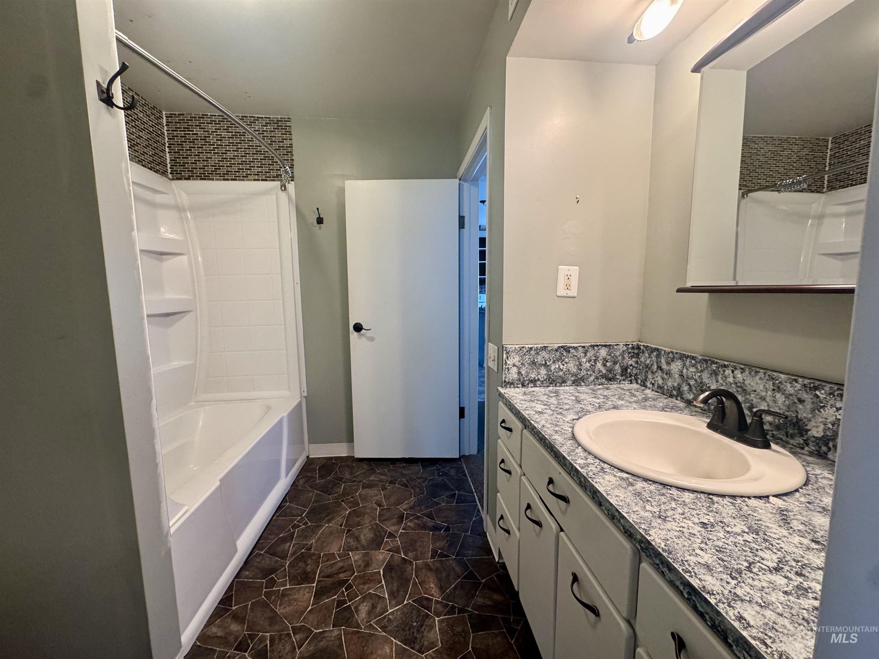 712 3rd Ave, Nezperce, Idaho 83543, 3 Bedrooms, 1.5 Bathrooms, Residential For Sale, Price $219,000,MLS 98985366