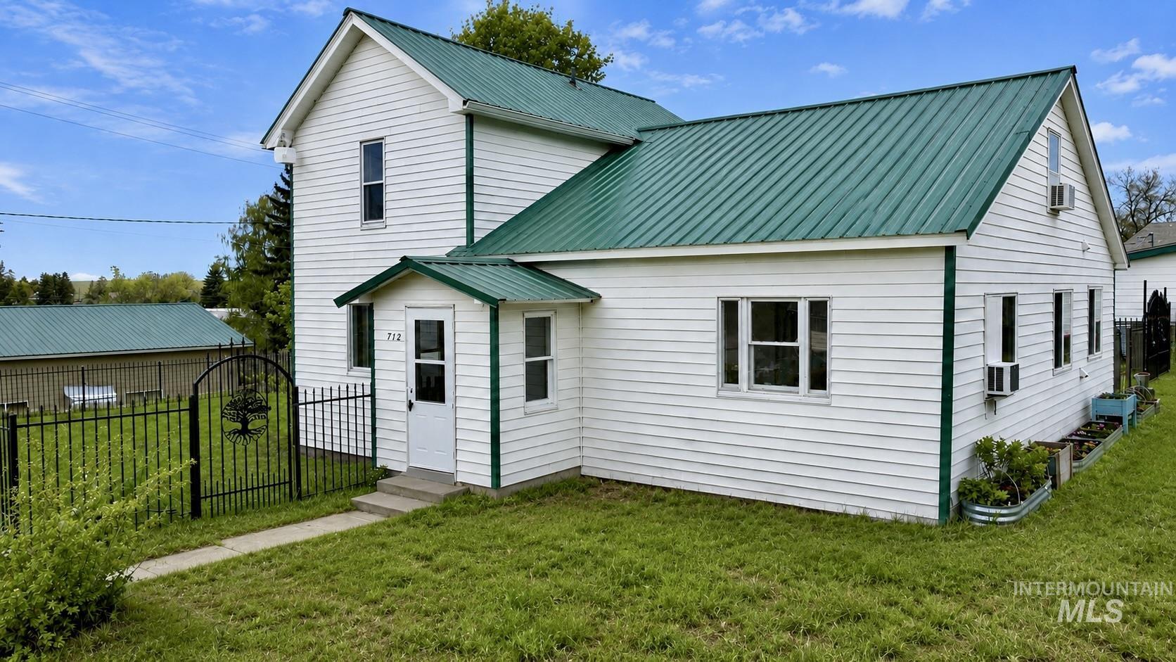 712 3rd Ave, Nezperce, Idaho 83543, 3 Bedrooms, 1.5 Bathrooms, Residential For Sale, Price $219,000,MLS 98985366