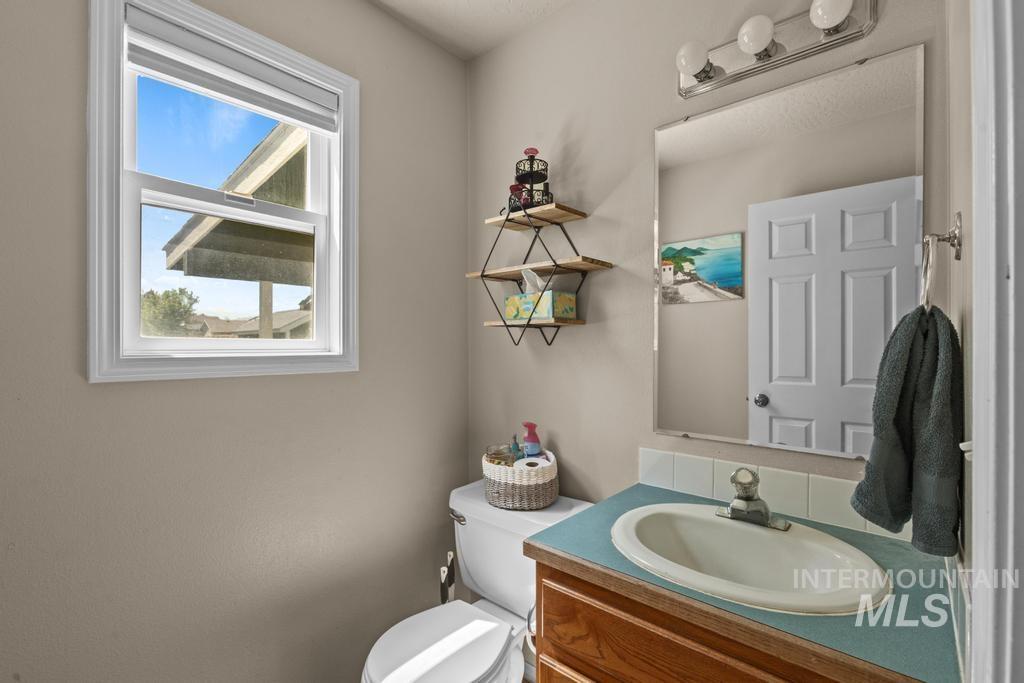 1112 Gold Creek Drive, Caldwell, Idaho 83607, 3 Bedrooms, 2.5 Bathrooms, Residential For Sale, Price $374,999,MLS 98985371
