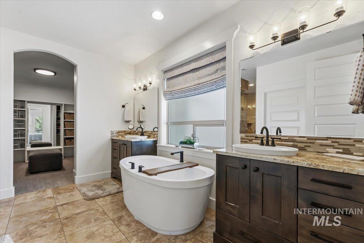 2036 N Bella Strada Way, Eagle, Idaho 83616-5219, 5 Bedrooms, 3.5 Bathrooms, Residential For Sale, Price $1,349,000,MLS 98985379