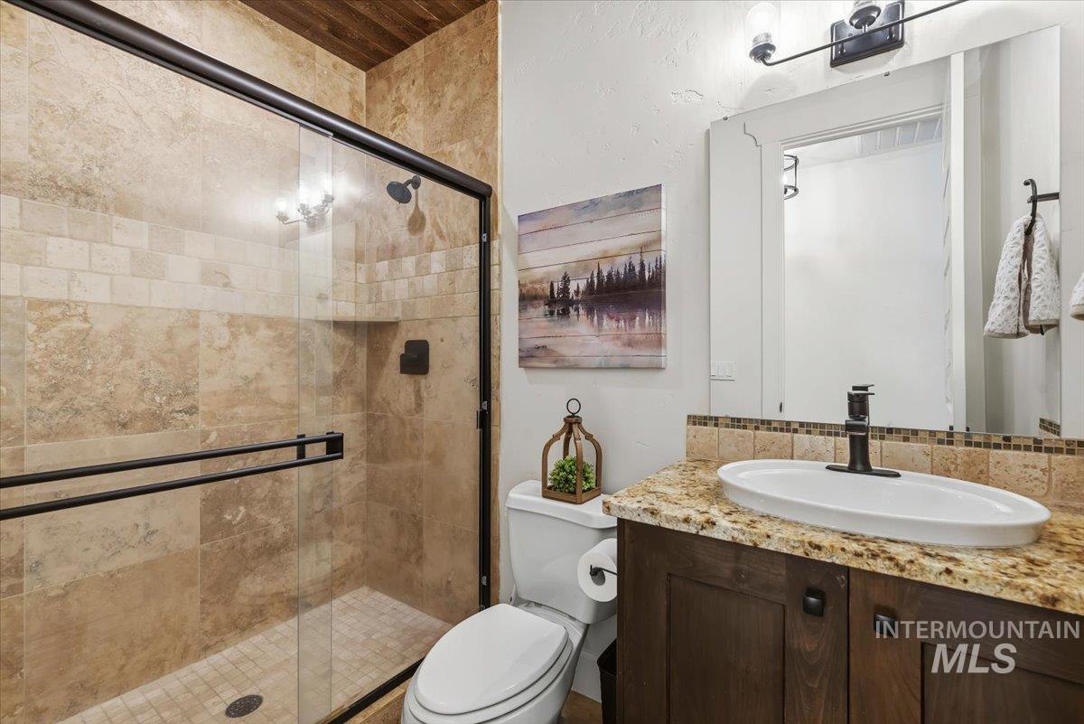 2036 N Bella Strada Way, Eagle, Idaho 83616-5219, 5 Bedrooms, 3.5 Bathrooms, Residential For Sale, Price $1,349,000,MLS 98985379