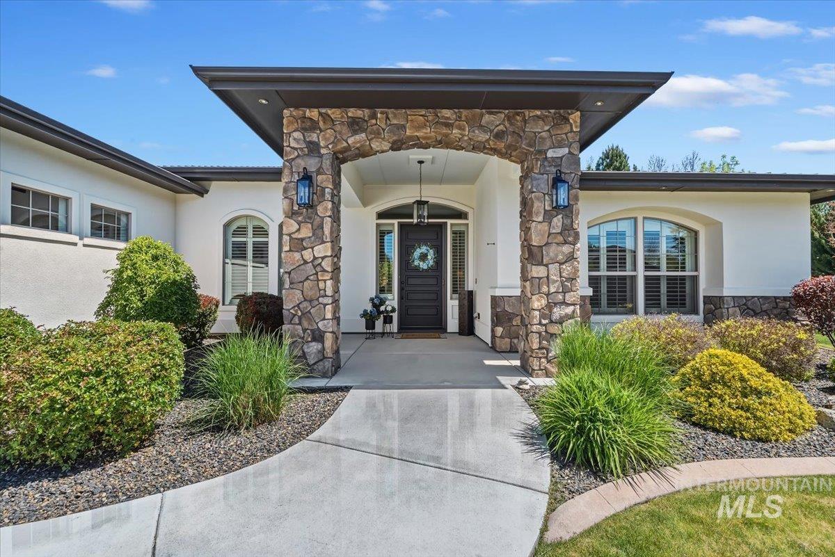 2036 N Bella Strada Way, Eagle, Idaho 83616-5219, 5 Bedrooms, 3.5 Bathrooms, Residential For Sale, Price $1,349,000,MLS 98985379