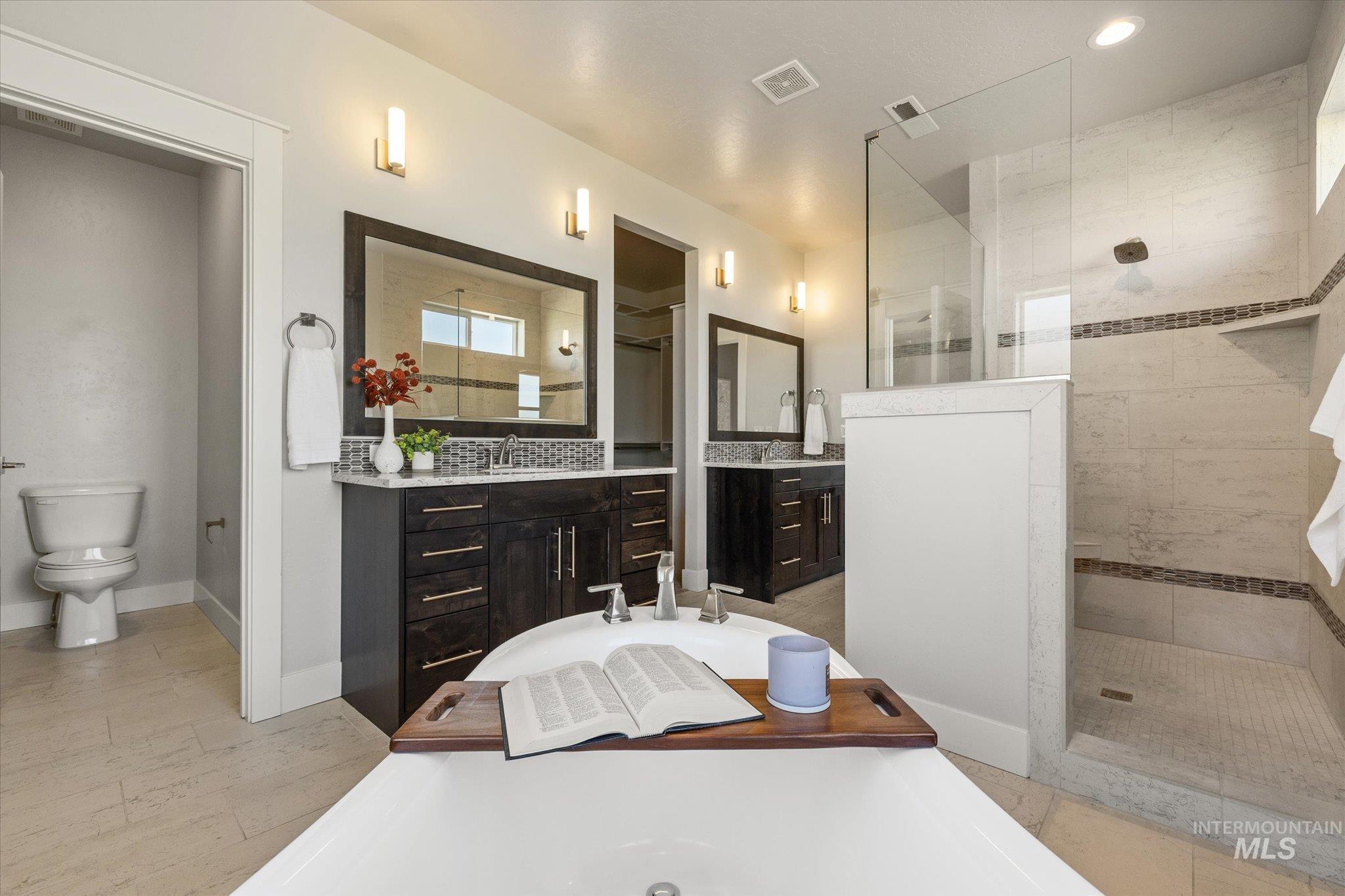 732 E Crest Ridge Dr, Meridian, Idaho 83642, 5 Bedrooms, 2.5 Bathrooms, Residential For Sale, Price $760,000,MLS 98985382