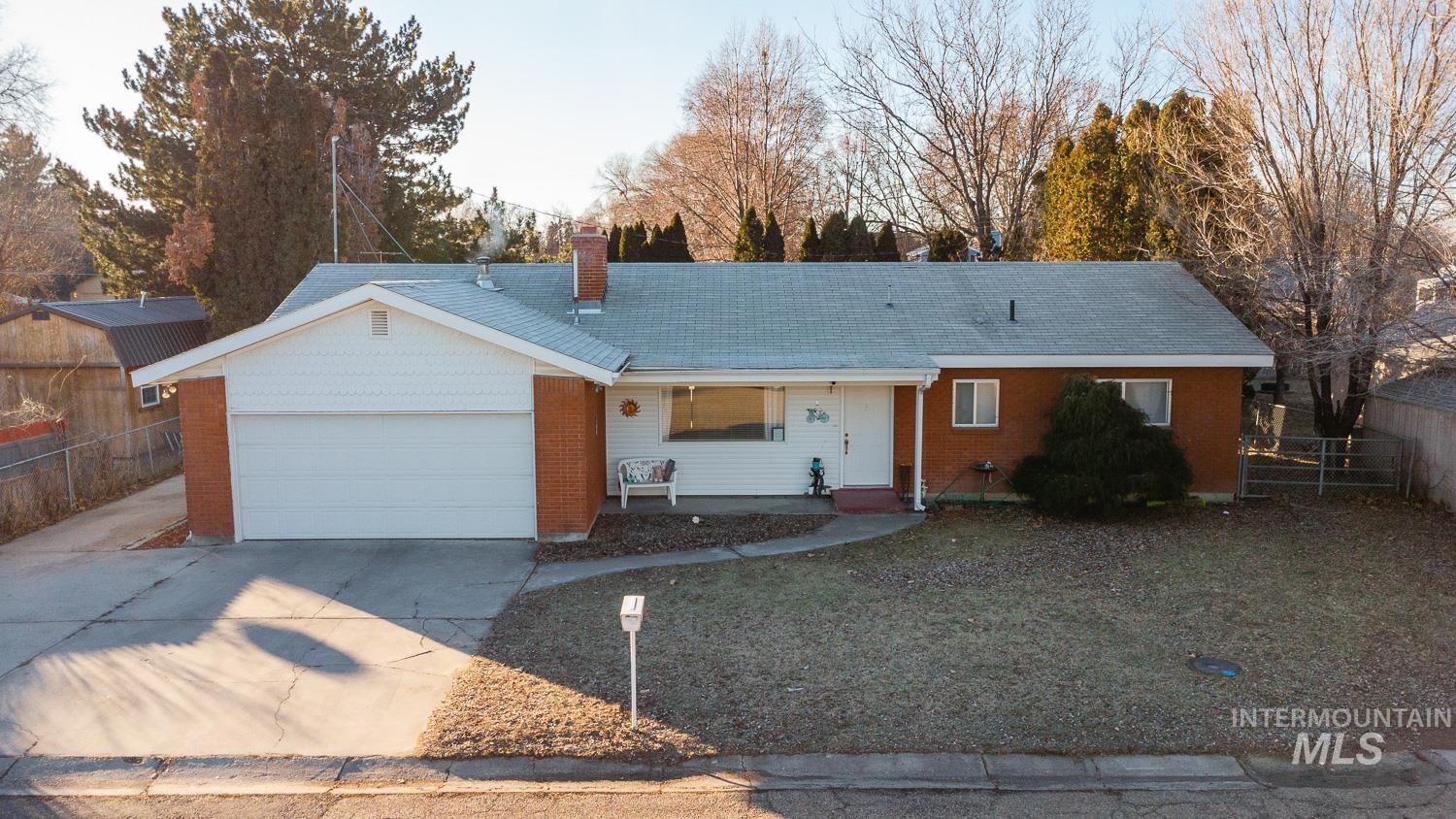 819 Briarwood Dr, Nampa, Idaho 83651, 3 Bedrooms, 1.5 Bathrooms, Residential For Sale, Price $340,000,MLS 98985384