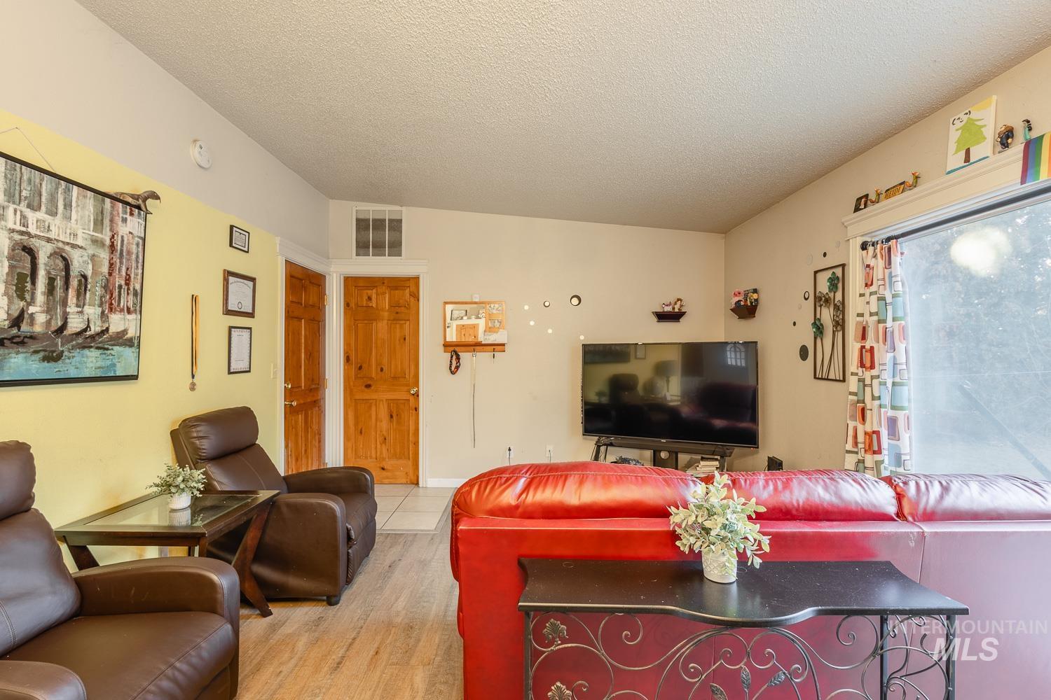 819 Briarwood Dr, Nampa, Idaho 83651, 3 Bedrooms, 1.5 Bathrooms, Residential For Sale, Price $340,000,MLS 98985384