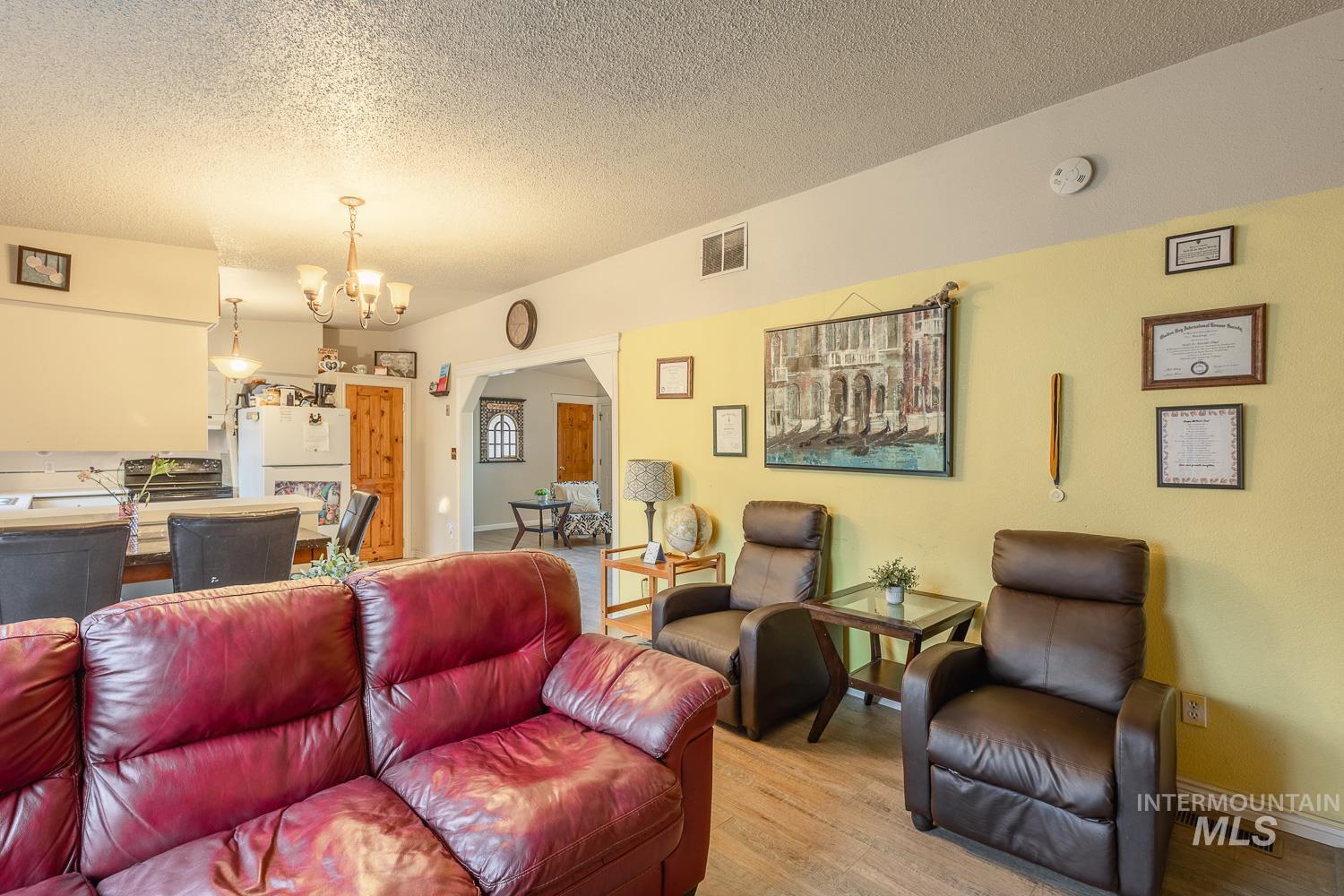 819 Briarwood Dr, Nampa, Idaho 83651, 3 Bedrooms, 1.5 Bathrooms, Residential For Sale, Price $340,000,MLS 98985384