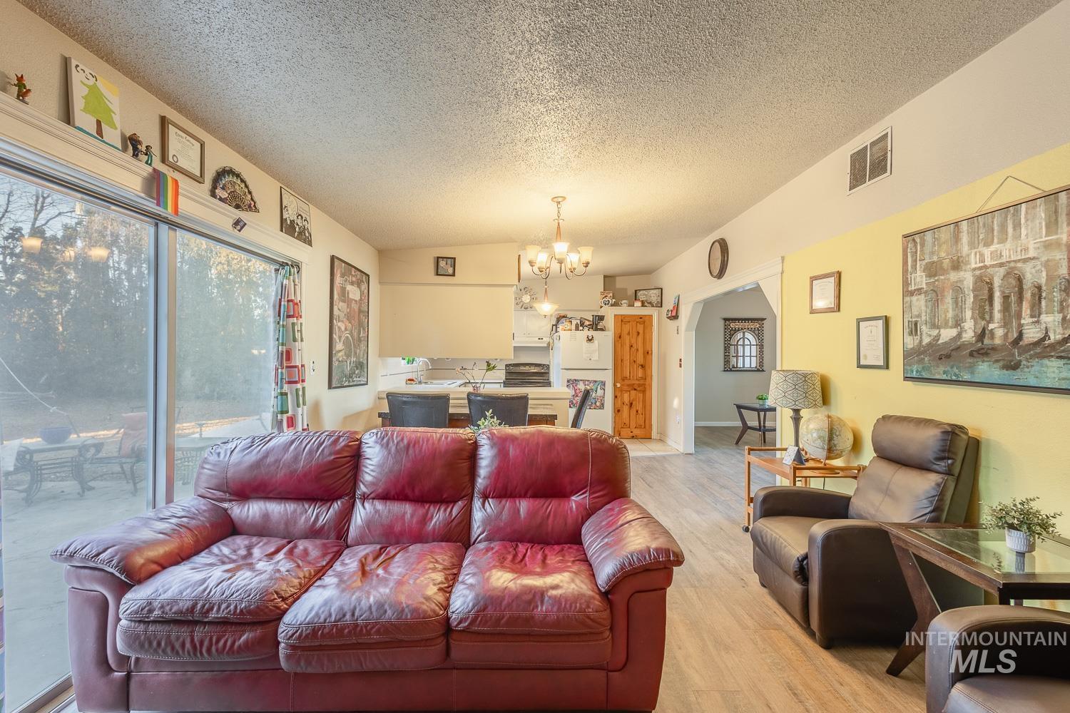 819 Briarwood Dr, Nampa, Idaho 83651, 3 Bedrooms, 1.5 Bathrooms, Residential For Sale, Price $340,000,MLS 98985384