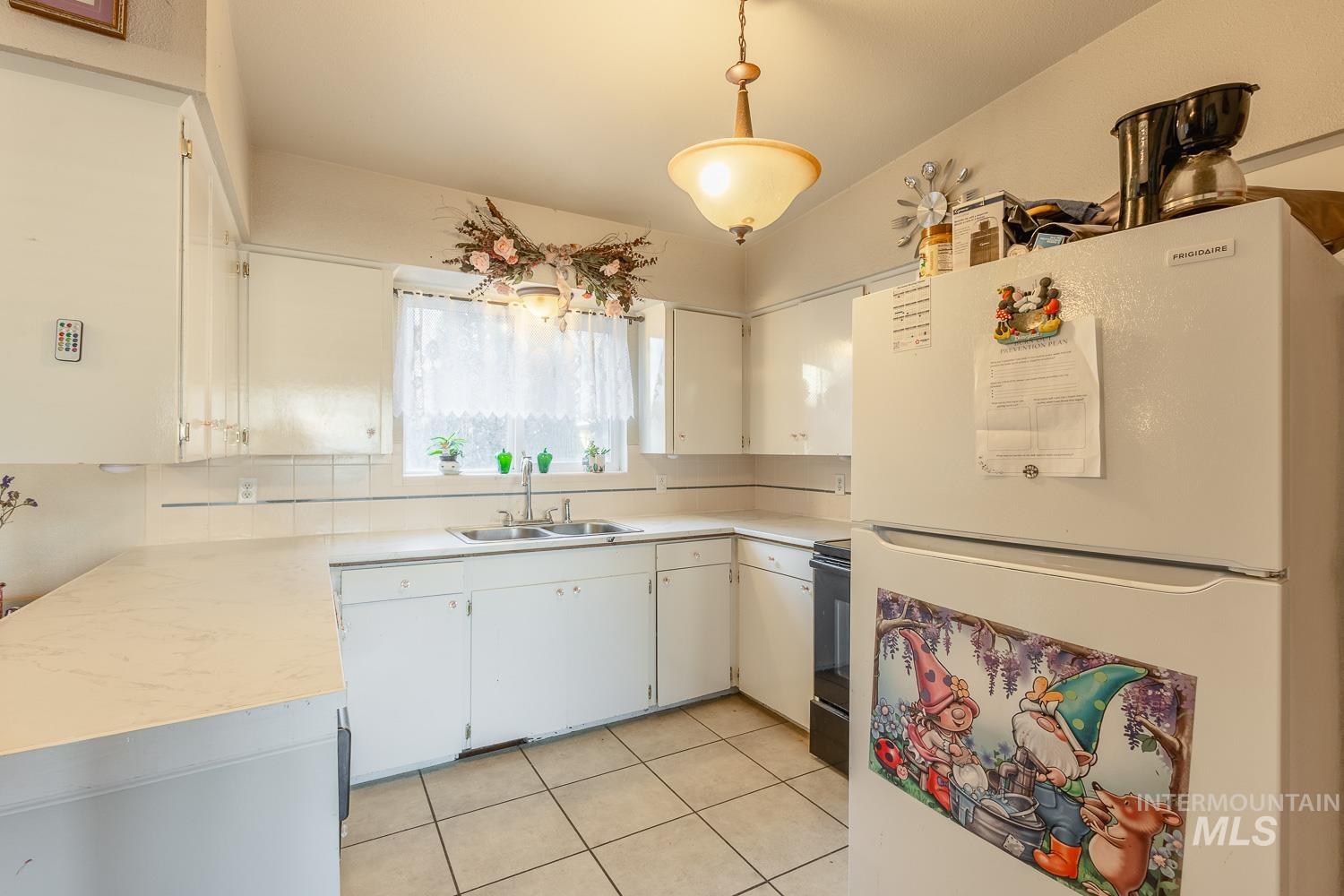 819 Briarwood Dr, Nampa, Idaho 83651, 3 Bedrooms, 1.5 Bathrooms, Residential For Sale, Price $340,000,MLS 98985384