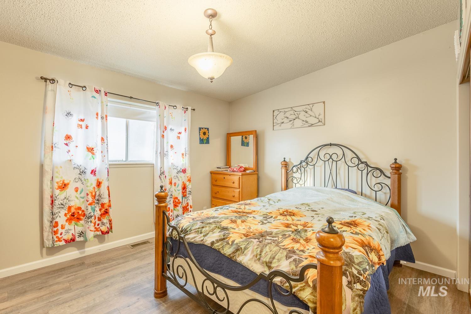 819 Briarwood Dr, Nampa, Idaho 83651, 3 Bedrooms, 1.5 Bathrooms, Residential For Sale, Price $340,000,MLS 98985384