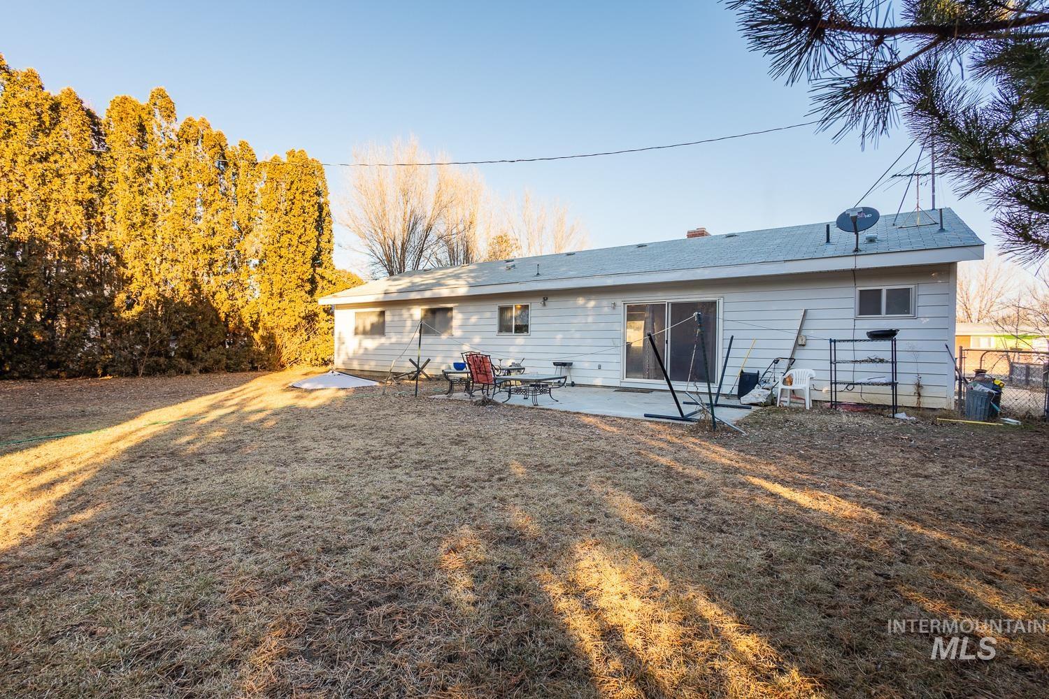 819 Briarwood Dr, Nampa, Idaho 83651, 3 Bedrooms, 1.5 Bathrooms, Residential For Sale, Price $340,000,MLS 98985384