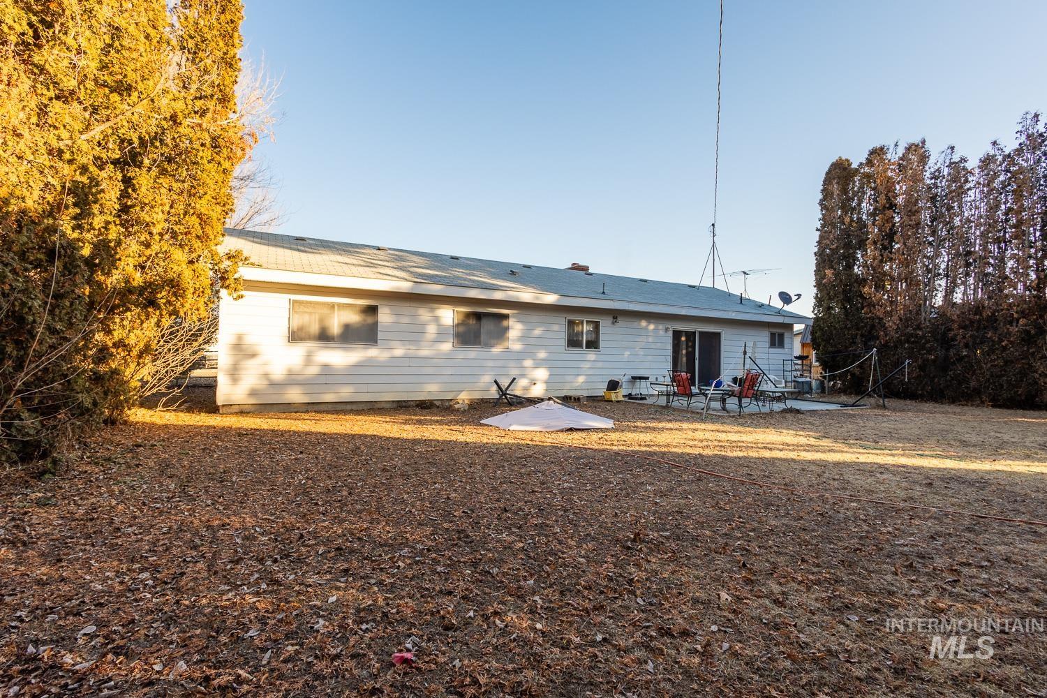 819 Briarwood Dr, Nampa, Idaho 83651, 3 Bedrooms, 1.5 Bathrooms, Residential For Sale, Price $340,000,MLS 98985384
