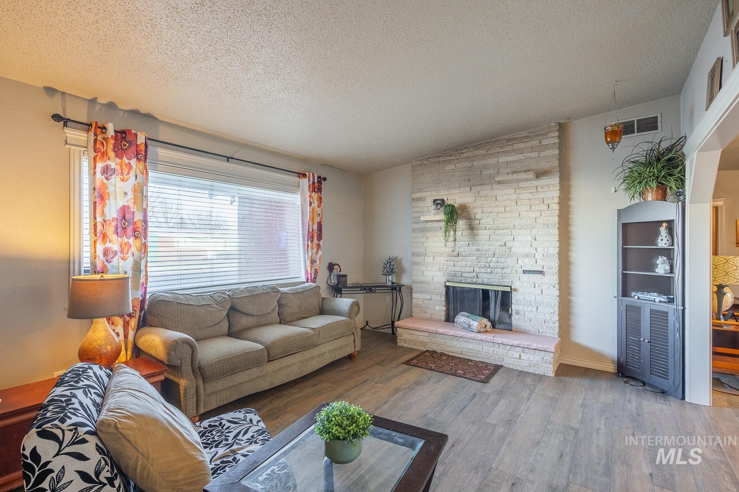 819 Briarwood Dr, Nampa, Idaho 83651, 3 Bedrooms, 1.5 Bathrooms, Residential For Sale, Price $340,000,MLS 98985384