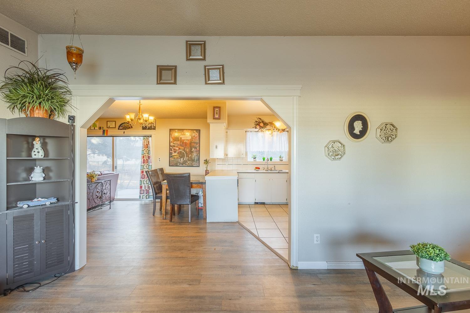 819 Briarwood Dr, Nampa, Idaho 83651, 3 Bedrooms, 1.5 Bathrooms, Residential For Sale, Price $340,000,MLS 98985384