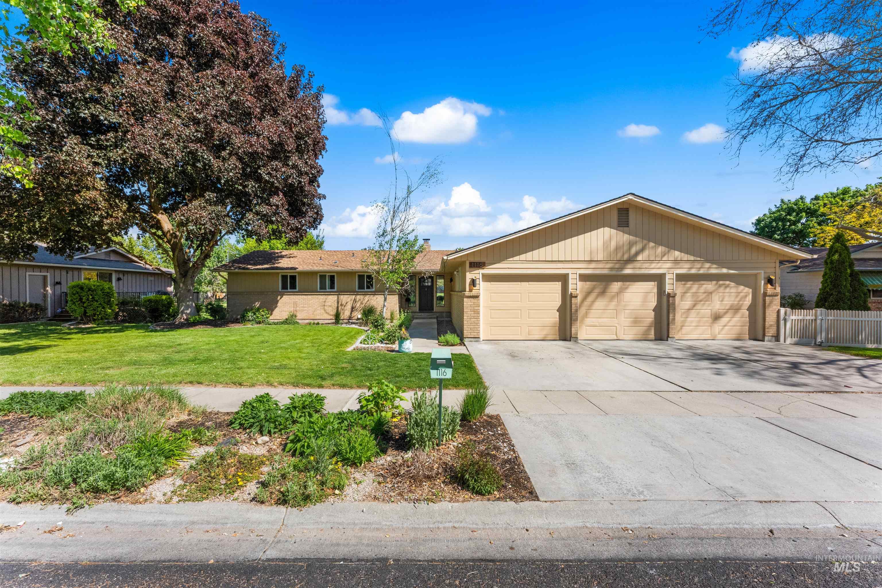 1116 N Eagle Hills Way, Eagle, Idaho 83616, 4 Bedrooms, 3 Bathrooms, Residential For Sale, Price $749,500,MLS 98985390