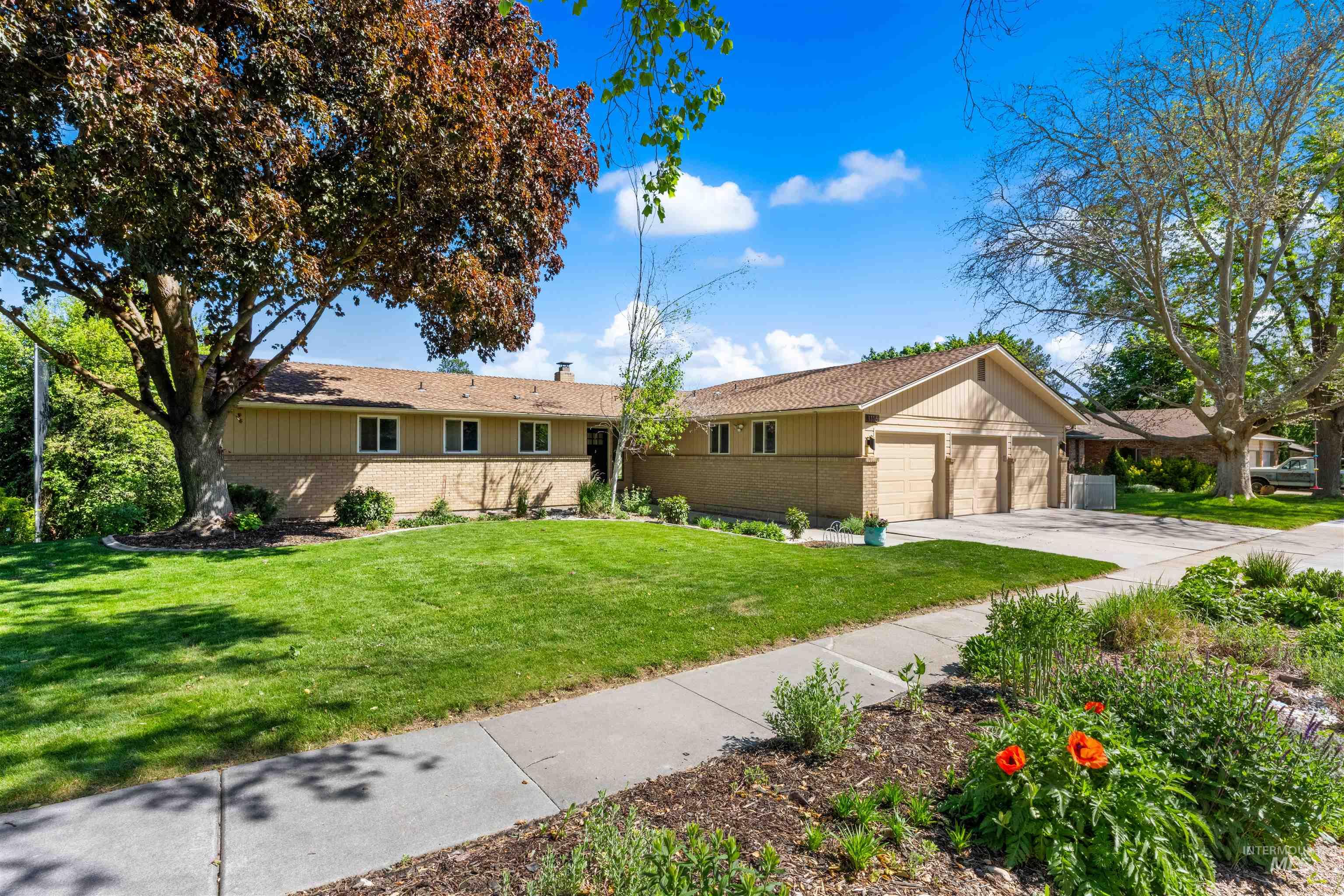 1116 N Eagle Hills Way, Eagle, Idaho 83616, 4 Bedrooms, 3 Bathrooms, Residential For Sale, Price $749,500,MLS 98985390