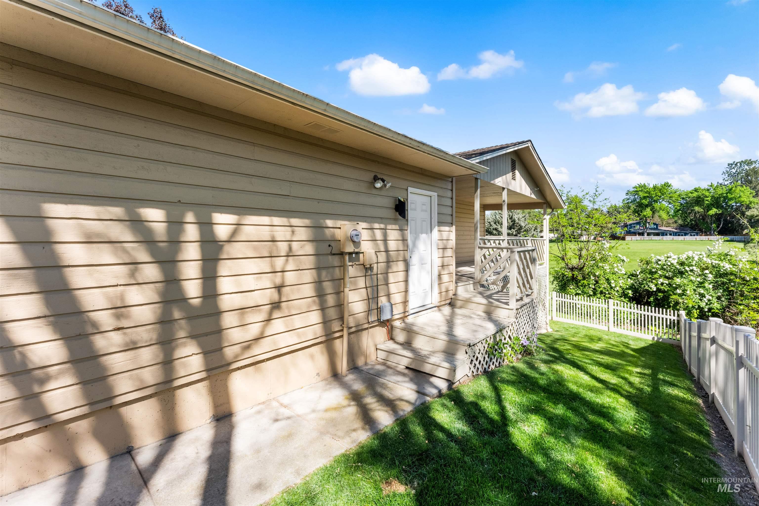 1116 N Eagle Hills Way, Eagle, Idaho 83616, 4 Bedrooms, 3 Bathrooms, Residential For Sale, Price $749,500,MLS 98985390