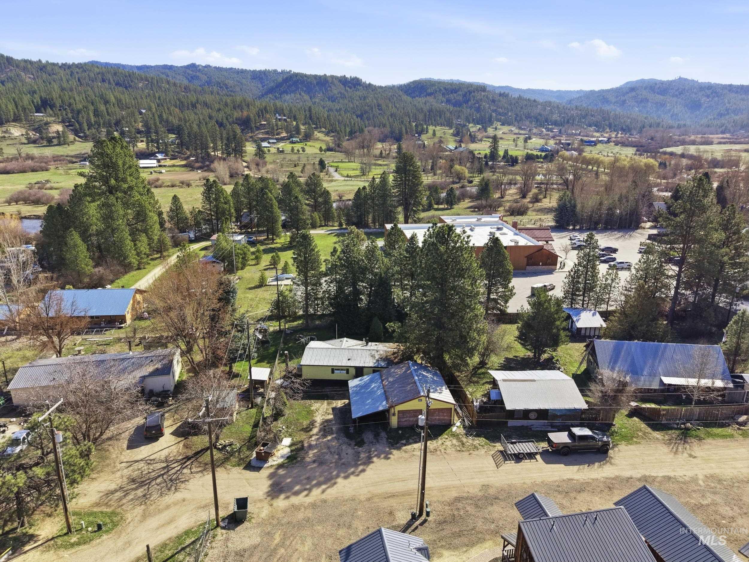 40 Village Cir, Garden Valley, Idaho 83622-8034, 3 Bedrooms, 2 Bathrooms, Residential For Sale, Price $199,900,MLS 98985392