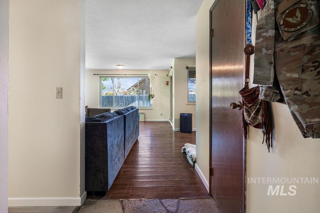 2170 N Fairmeadow Dr, Boise, Idaho 83704, 3 Bedrooms, 2.5 Bathrooms, Residential For Sale, Price $455,000,MLS 98985397