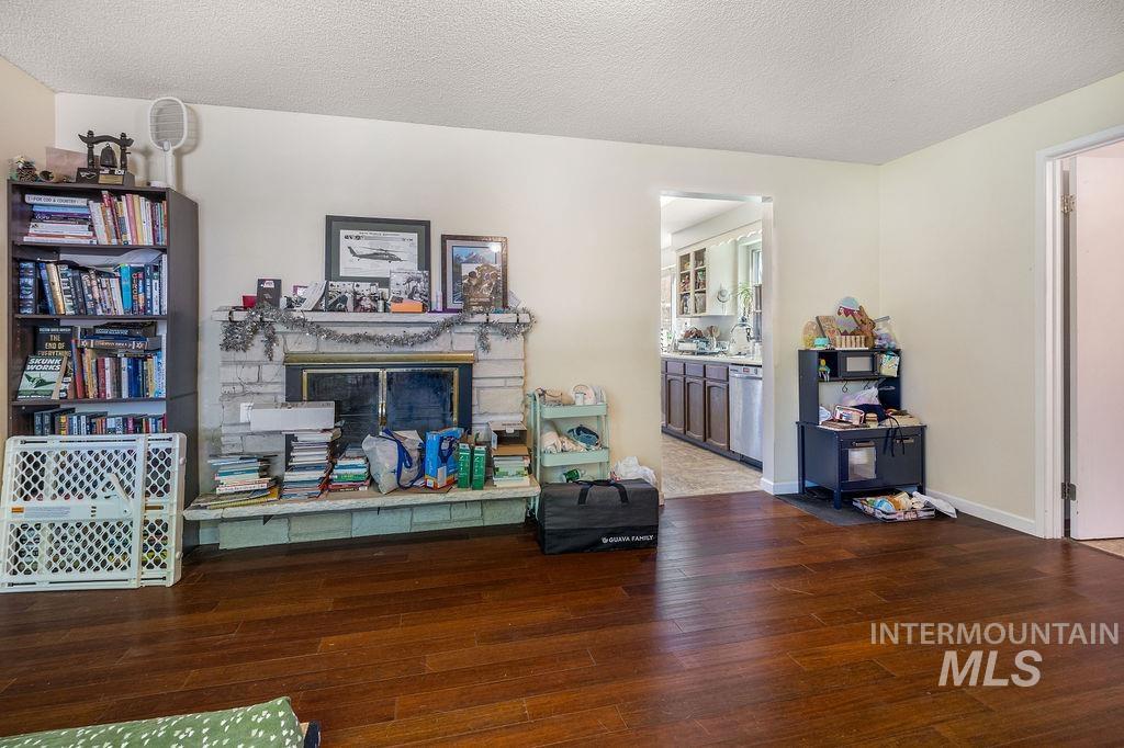2170 N Fairmeadow Dr, Boise, Idaho 83704, 3 Bedrooms, 2.5 Bathrooms, Residential For Sale, Price $455,000,MLS 98985397