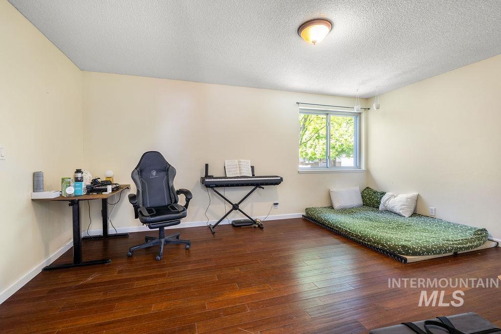2170 N Fairmeadow Dr, Boise, Idaho 83704, 3 Bedrooms, 2.5 Bathrooms, Residential For Sale, Price $455,000,MLS 98985397