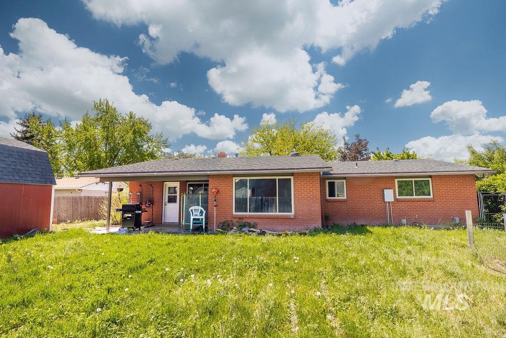 2170 N Fairmeadow Dr, Boise, Idaho 83704, 3 Bedrooms, 2.5 Bathrooms, Residential For Sale, Price $455,000,MLS 98985397