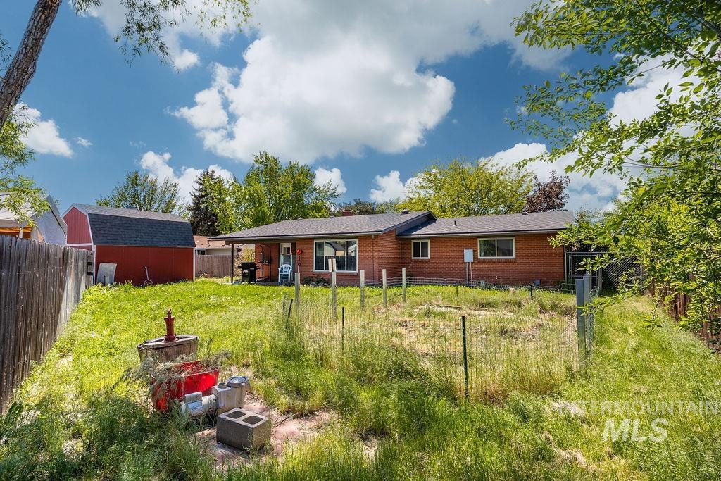 2170 N Fairmeadow Dr, Boise, Idaho 83704, 3 Bedrooms, 2.5 Bathrooms, Residential For Sale, Price $455,000,MLS 98985397