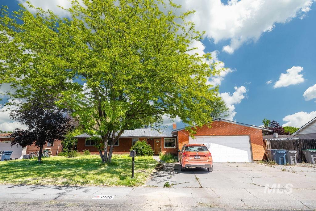 2170 N Fairmeadow Dr, Boise, Idaho 83704, 3 Bedrooms, 2.5 Bathrooms, Residential For Sale, Price $455,000,MLS 98985397