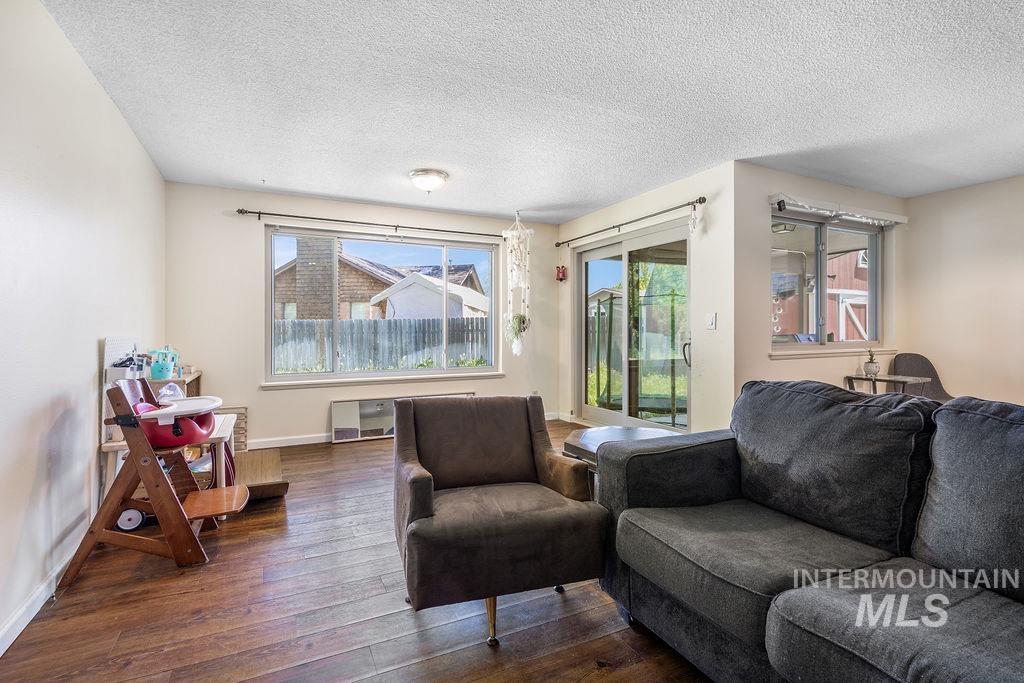 2170 N Fairmeadow Dr, Boise, Idaho 83704, 3 Bedrooms, 2.5 Bathrooms, Residential For Sale, Price $455,000,MLS 98985397