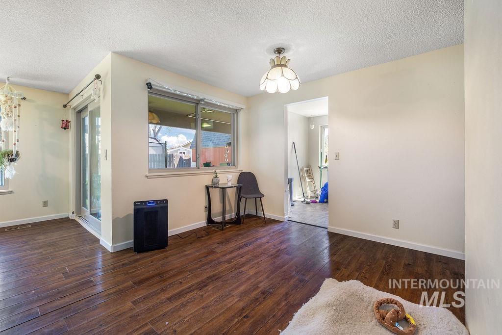 2170 N Fairmeadow Dr, Boise, Idaho 83704, 3 Bedrooms, 2.5 Bathrooms, Residential For Sale, Price $455,000,MLS 98985397