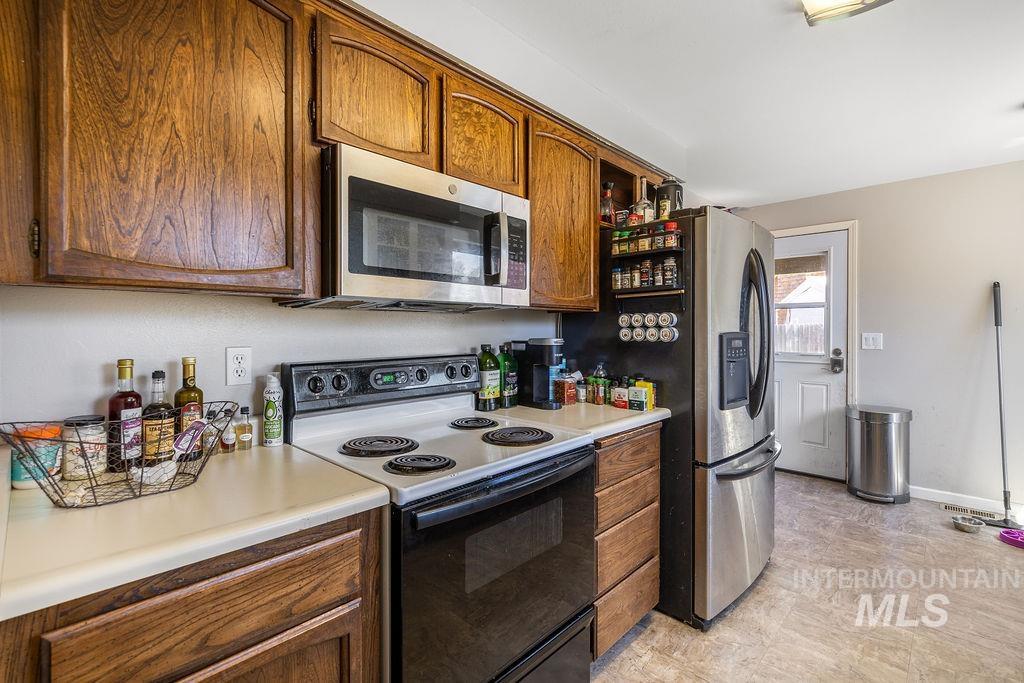 2170 N Fairmeadow Dr, Boise, Idaho 83704, 3 Bedrooms, 2.5 Bathrooms, Residential For Sale, Price $455,000,MLS 98985397