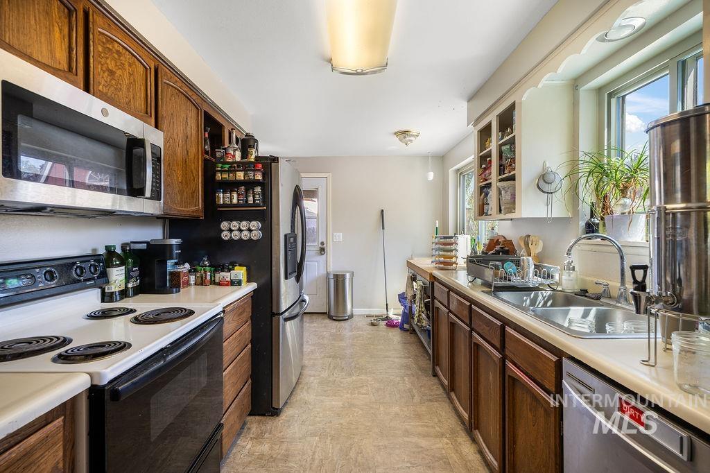 2170 N Fairmeadow Dr, Boise, Idaho 83704, 3 Bedrooms, 2.5 Bathrooms, Residential For Sale, Price $455,000,MLS 98985397