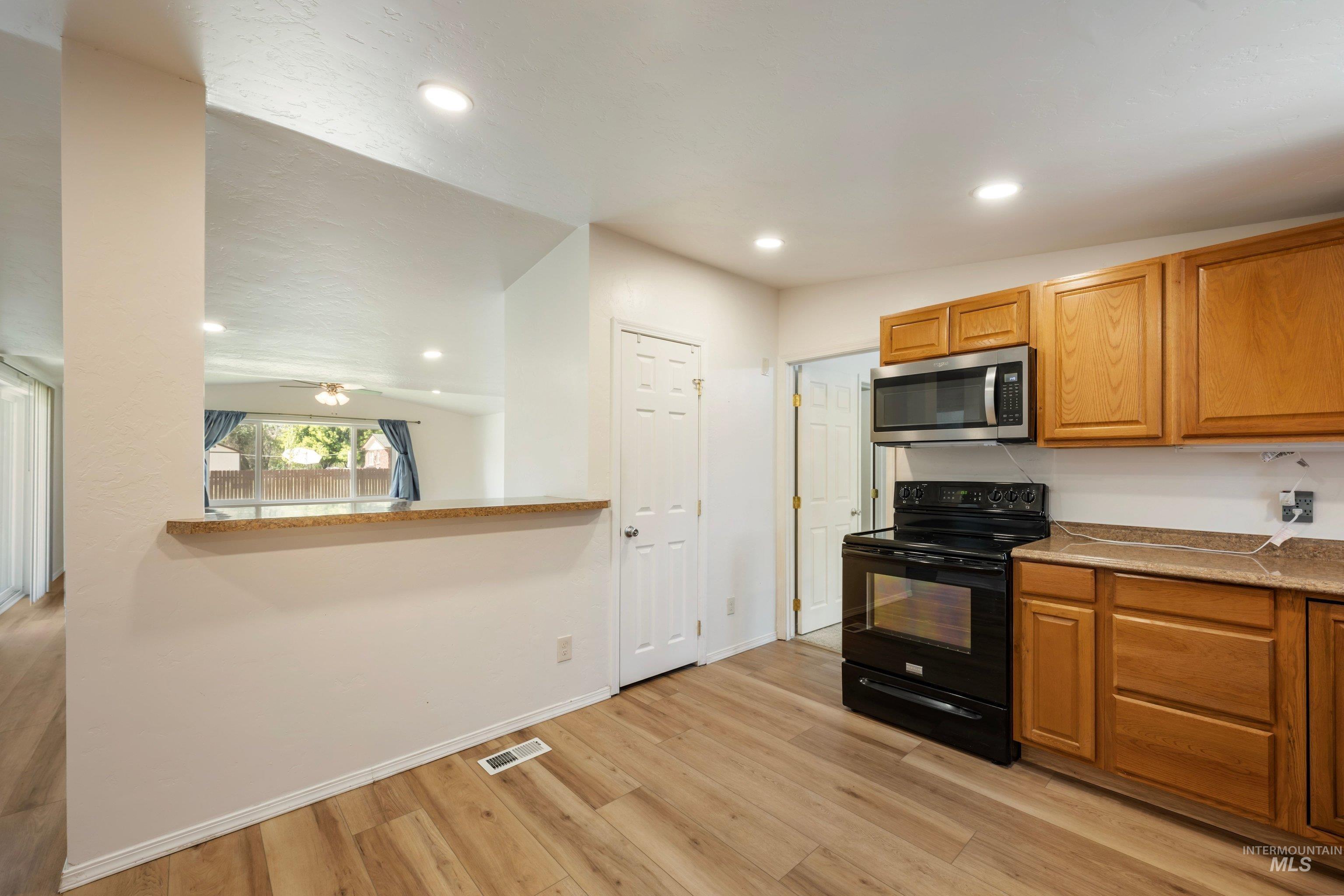 11761 Moss Ln., Nampa, Idaho 83651, 3 Bedrooms, 2 Bathrooms, Residential For Sale, Price $589,900,MLS 98985400
