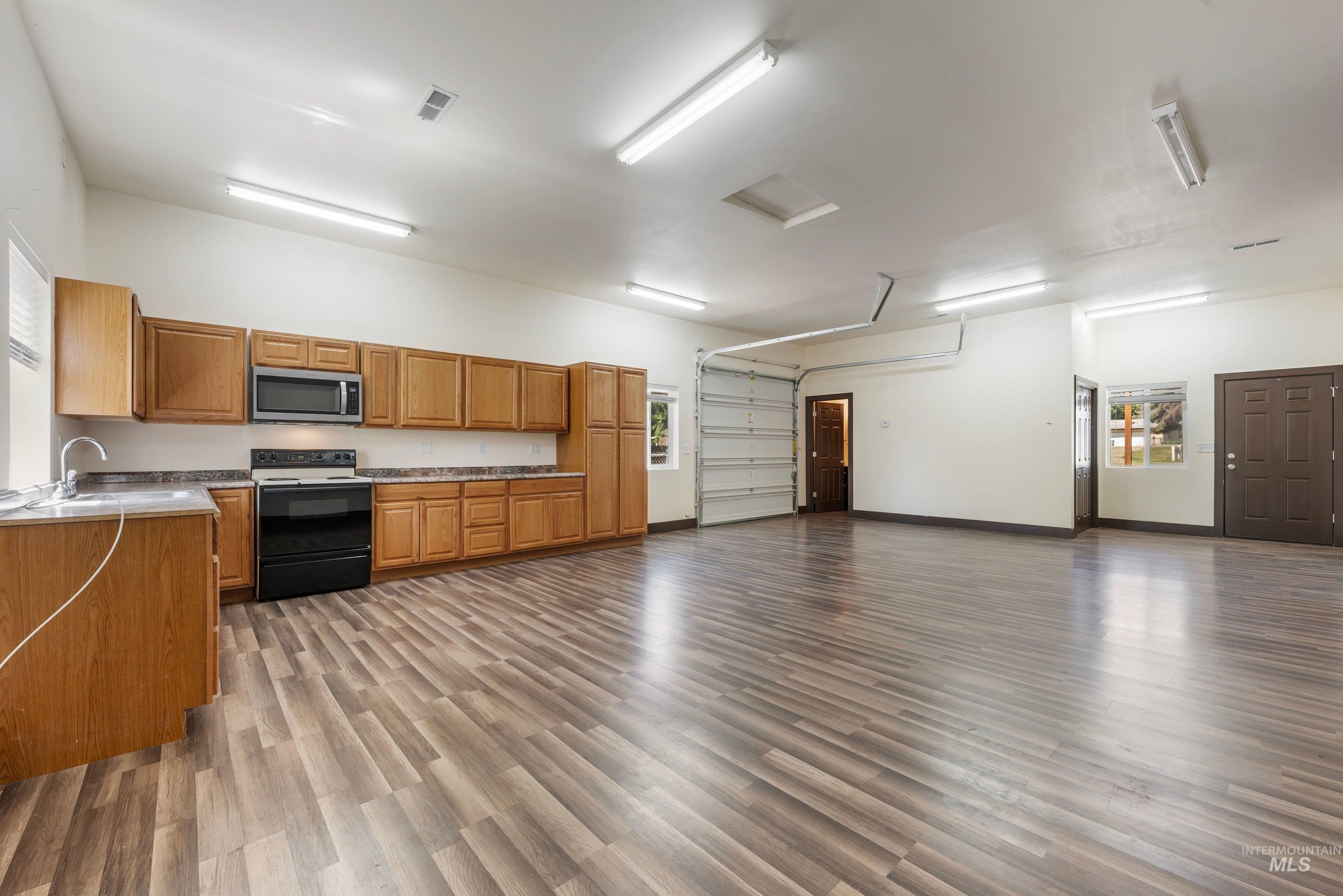 11761 Moss Ln., Nampa, Idaho 83651, 3 Bedrooms, 2 Bathrooms, Residential For Sale, Price $589,900,MLS 98985400