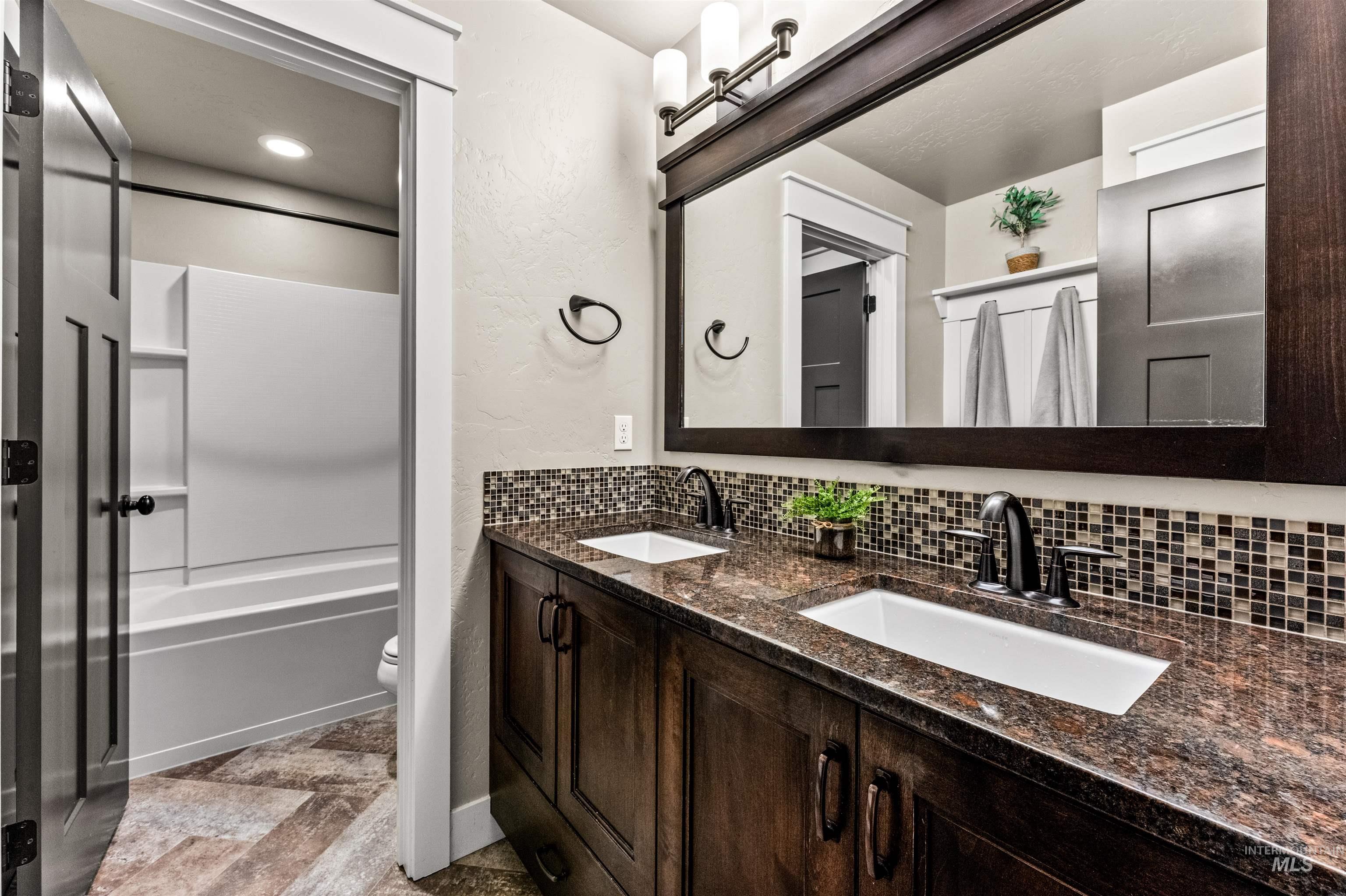6041 N Mitchum Ave., Meridian, Idaho 83646, 5 Bedrooms, 2.5 Bathrooms, Residential For Sale, Price $814,499,MLS 98985402