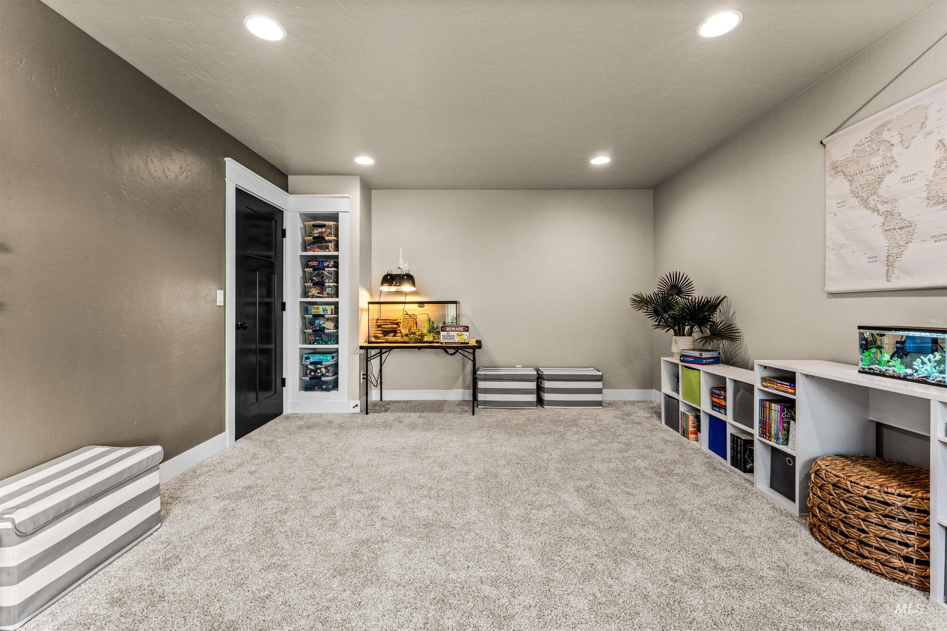 6041 N Mitchum Ave., Meridian, Idaho 83646, 5 Bedrooms, 2.5 Bathrooms, Residential For Sale, Price $814,499,MLS 98985402