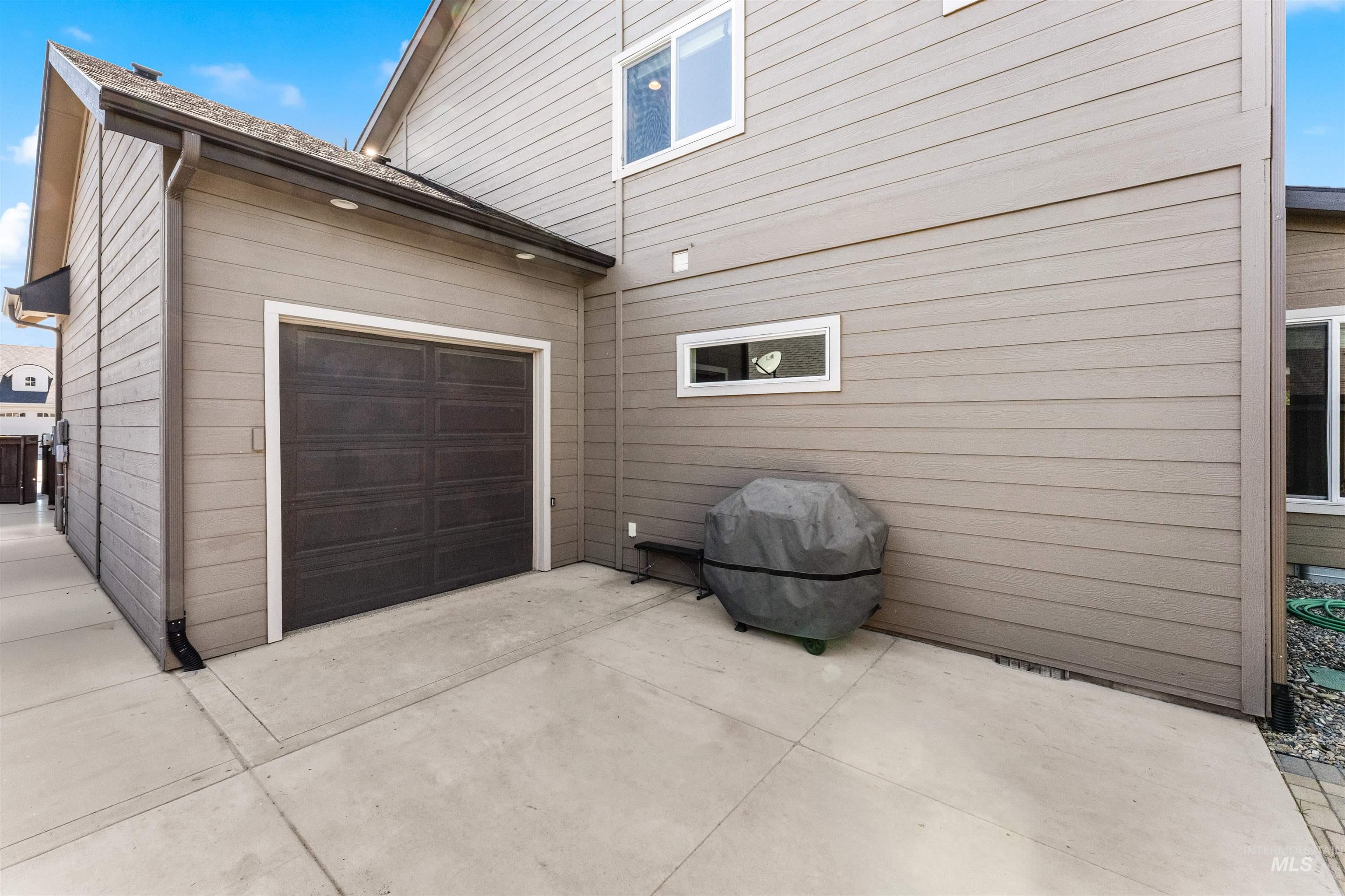 6041 N Mitchum Ave., Meridian, Idaho 83646, 5 Bedrooms, 2.5 Bathrooms, Residential For Sale, Price $814,499,MLS 98985402