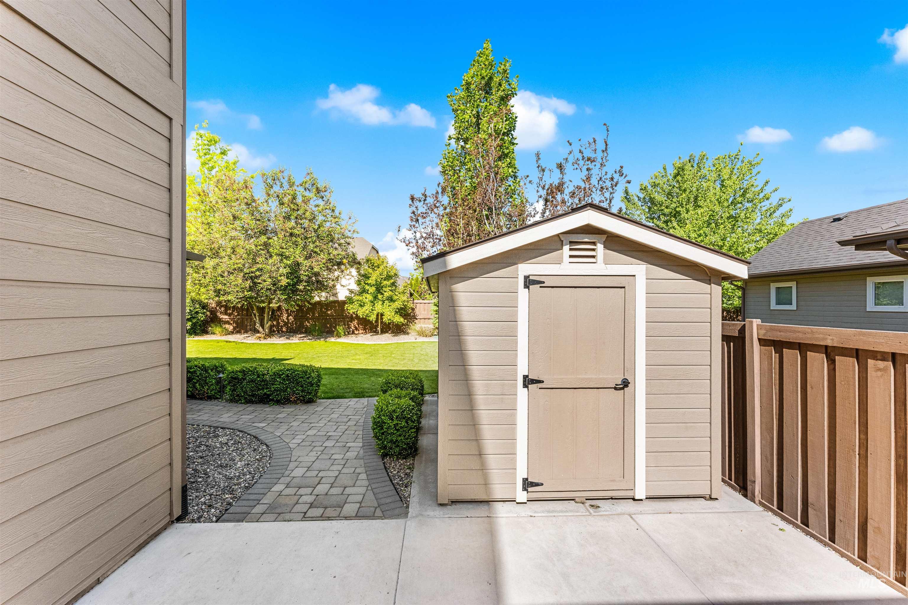 6041 N Mitchum Ave., Meridian, Idaho 83646, 5 Bedrooms, 2.5 Bathrooms, Residential For Sale, Price $814,499,MLS 98985402