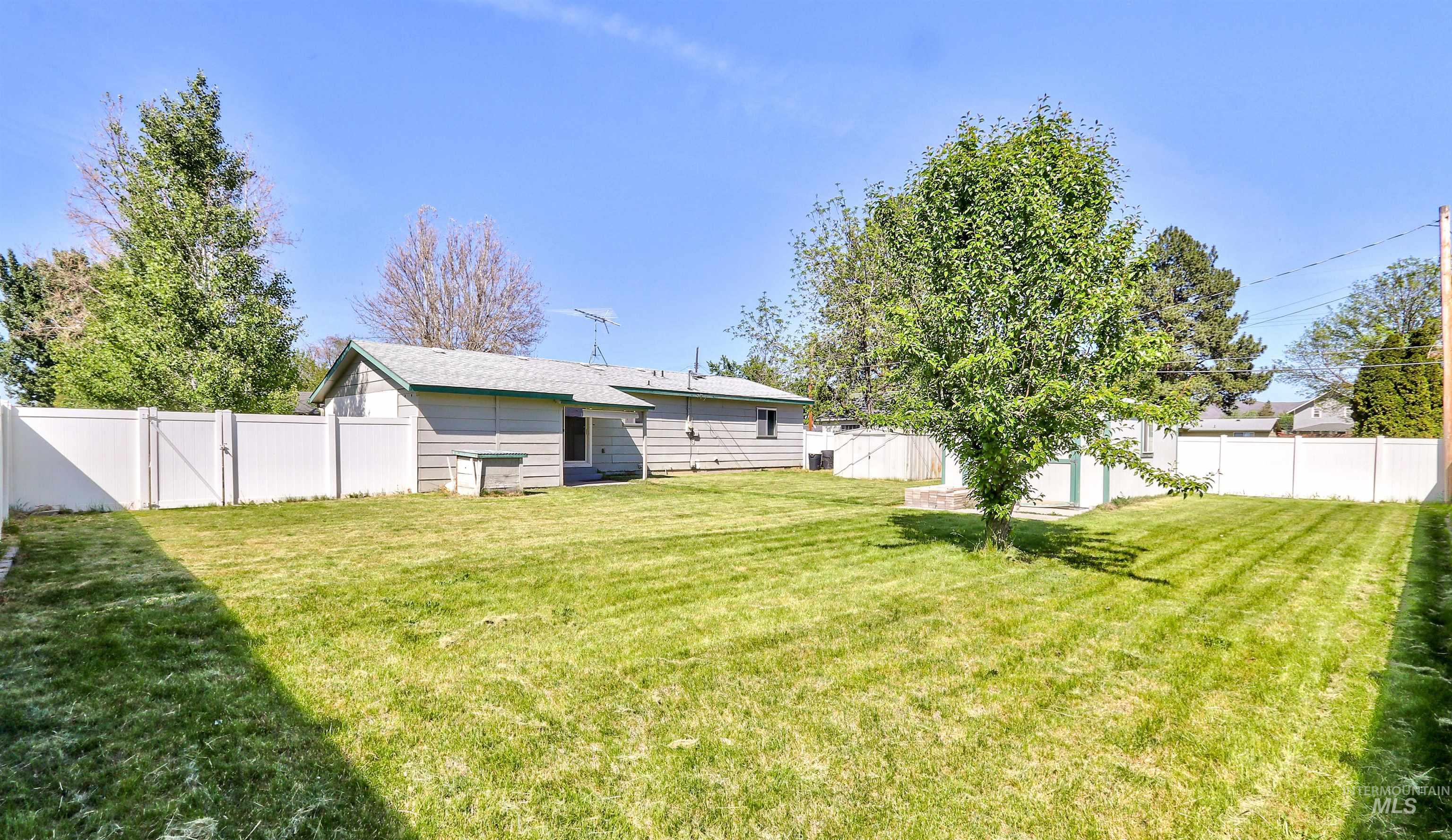 241 W 6th, Emmett, Idaho 83617, 3 Bedrooms, 1 Bathroom, Residential For Sale, Price $285,000,MLS 98985403