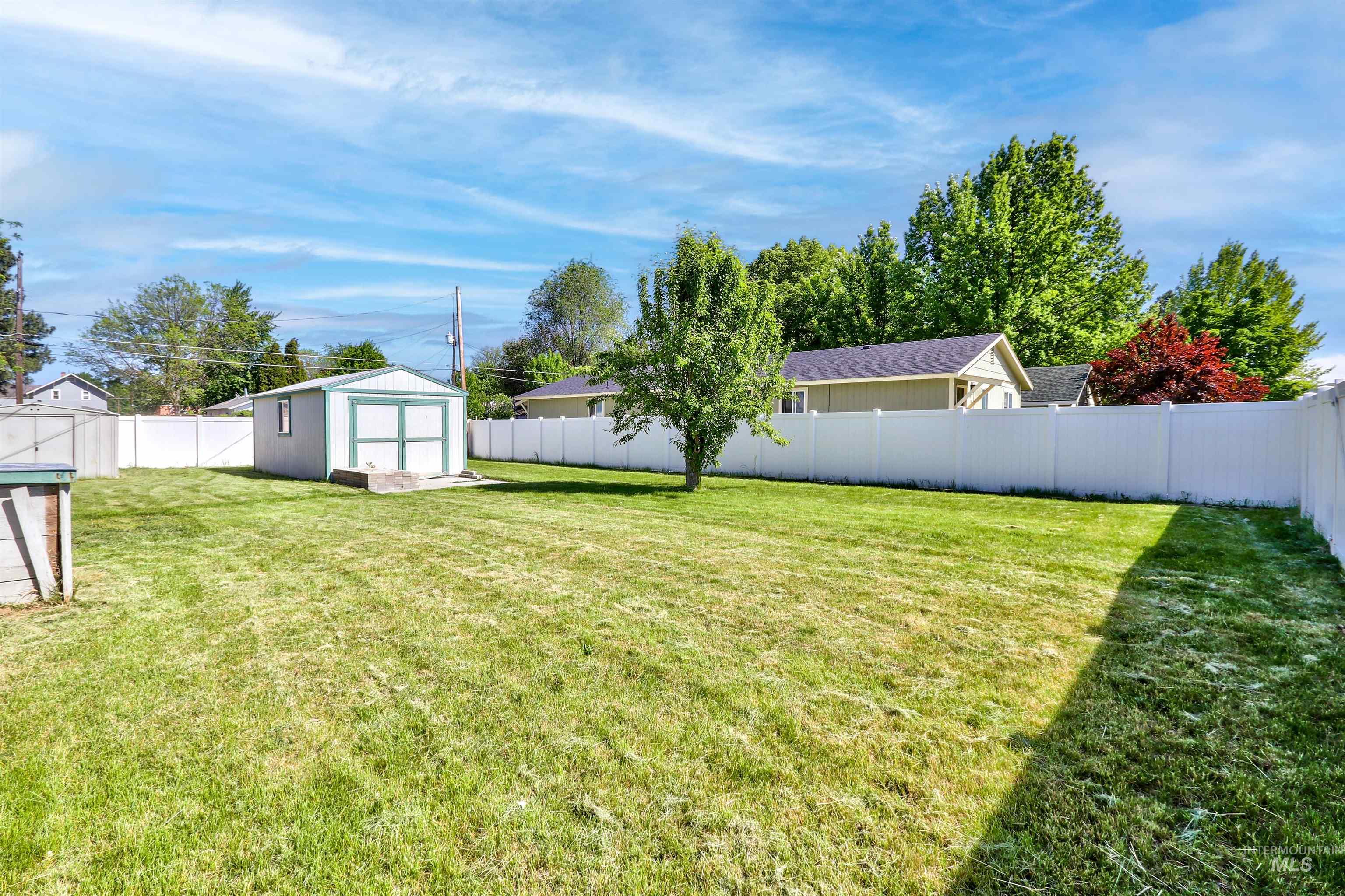 241 W 6th, Emmett, Idaho 83617, 3 Bedrooms, 1 Bathroom, Residential For Sale, Price $285,000,MLS 98985403